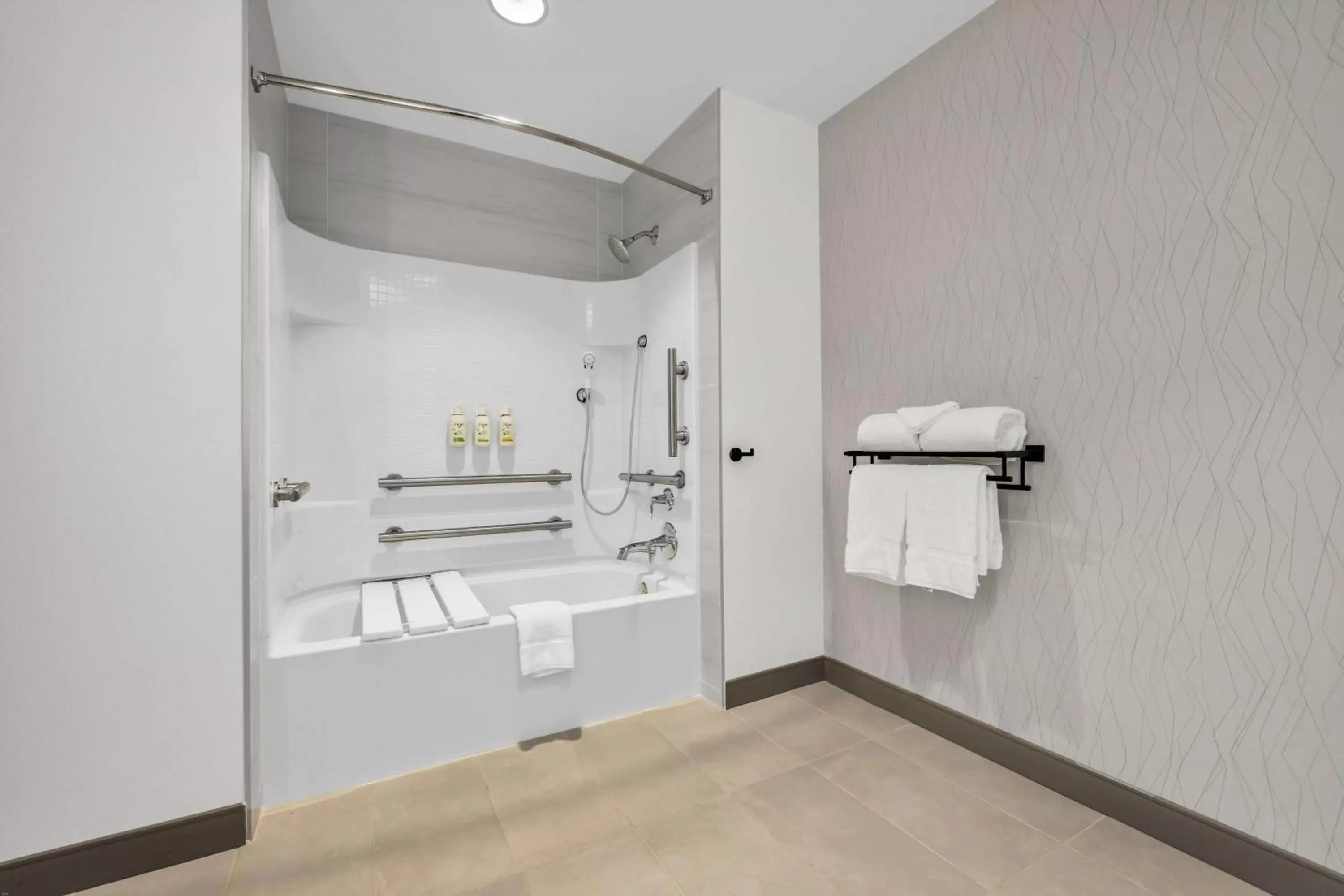 Bathroom in La Quinta Inn & Suites by Wyndham San Jose Silicon Valley