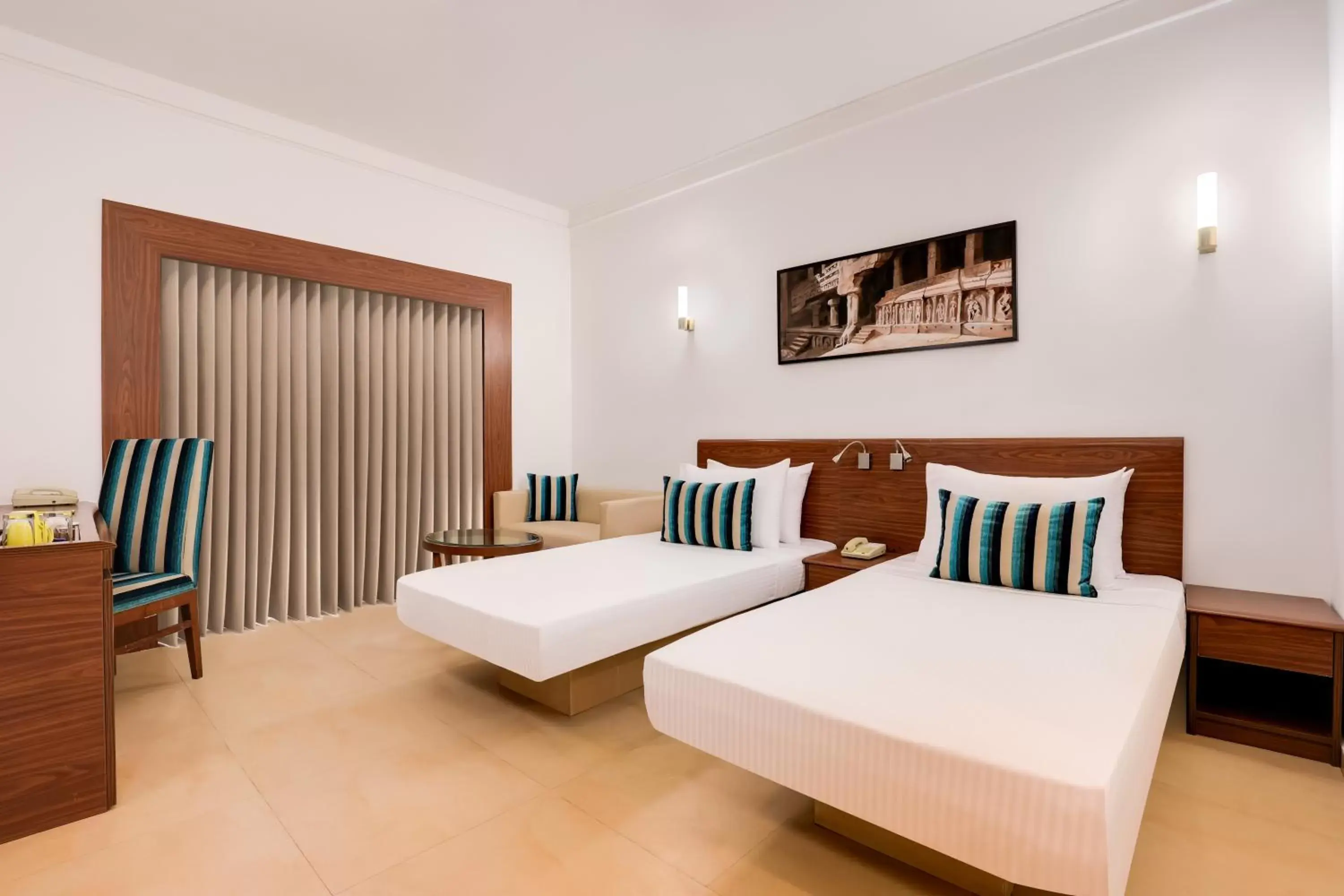 Bedroom, Bed in Lemon Tree Hotel, Aurangabad