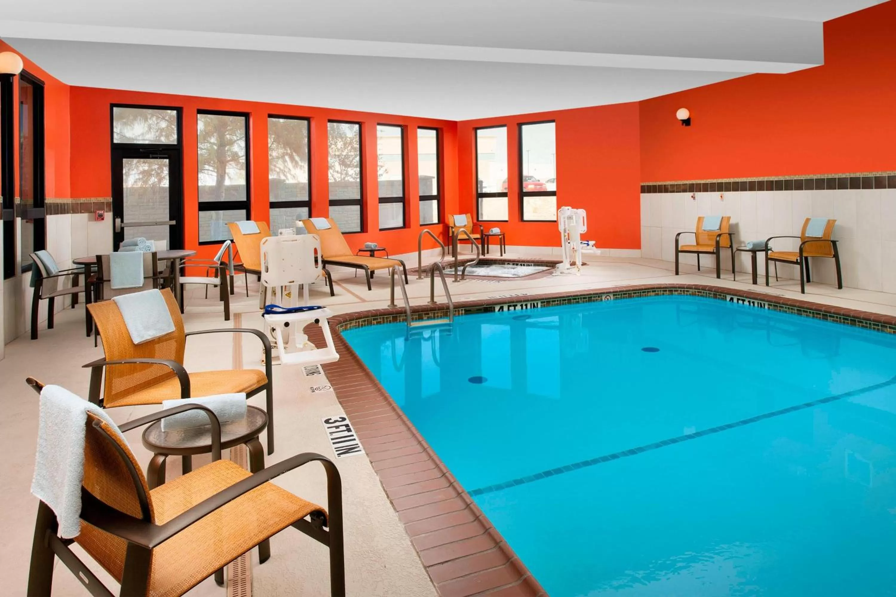 Swimming pool in Courtyard by Marriott Wichita Falls