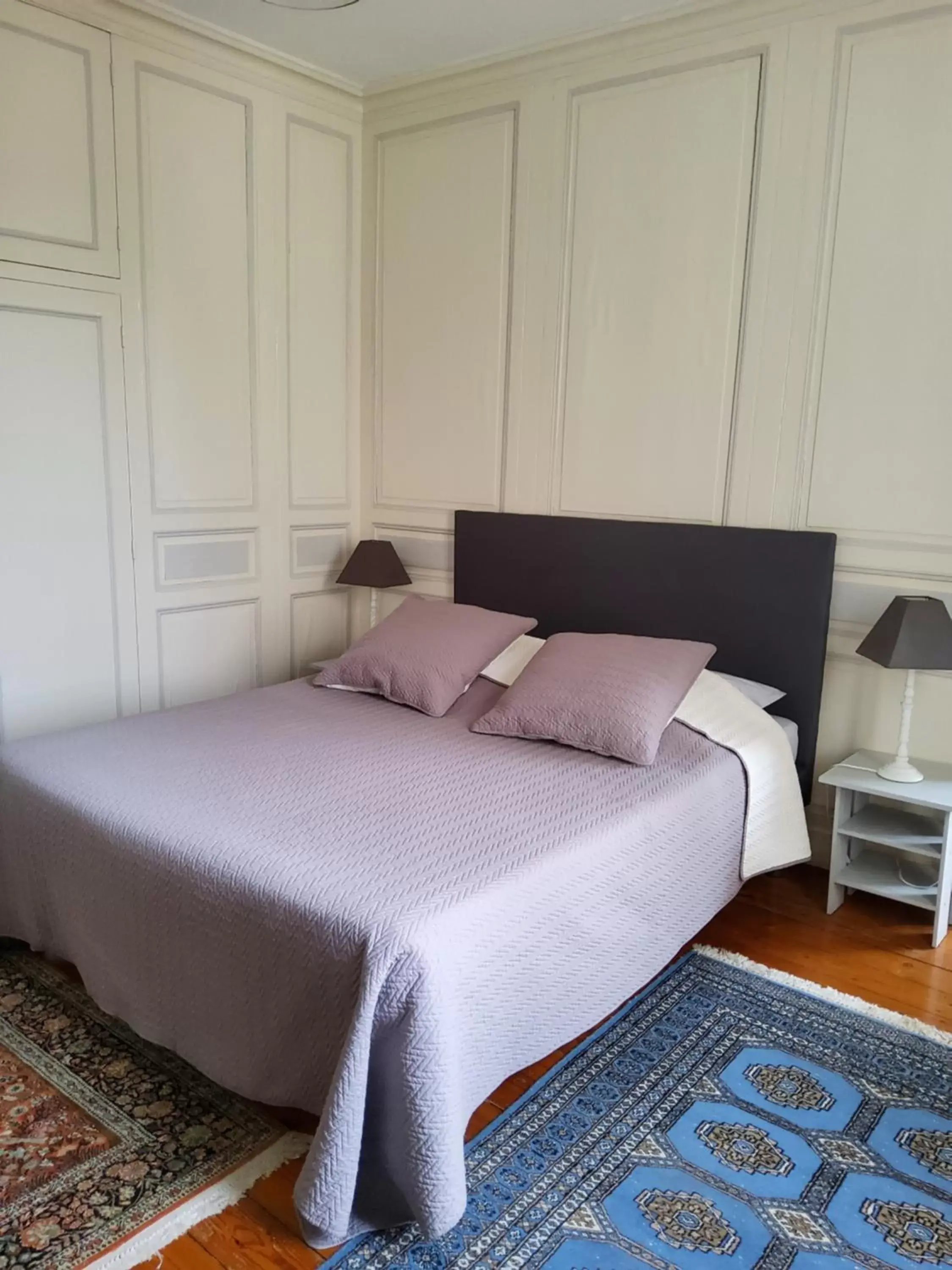 Photo of the whole room, Bed in La Maison des Thermes, Chambre d'hôte