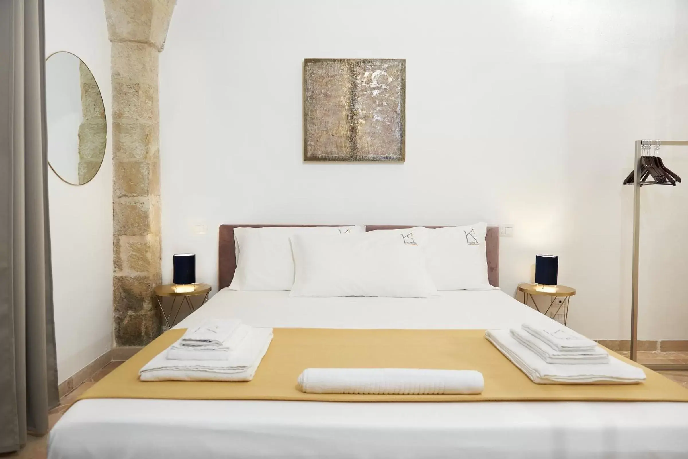 Bed in Kalinifta - Jacuzzi & Suites SIT