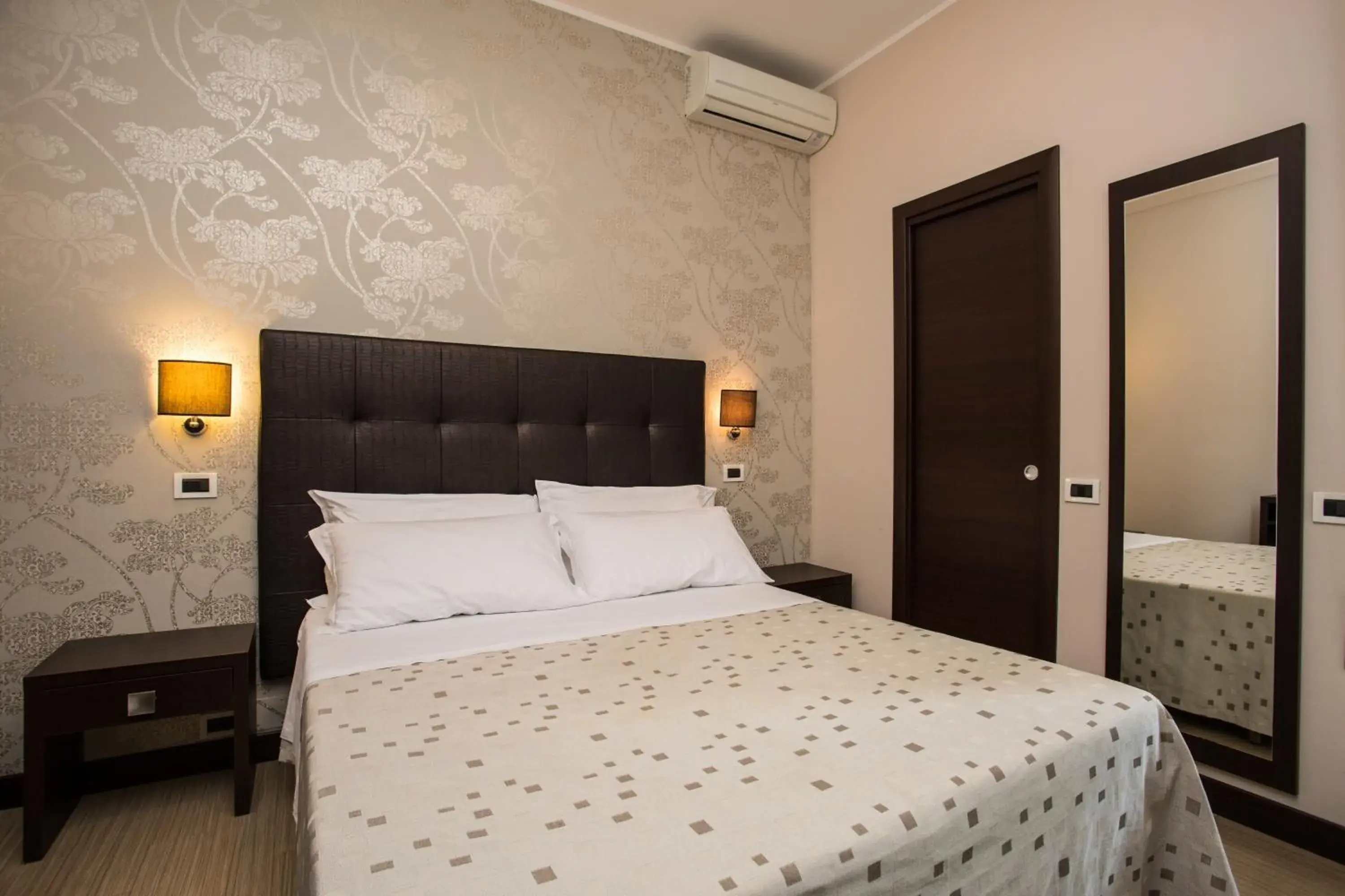 Bedroom, Bed in Hotel Lalla & Villa Orly Beauty & Relax