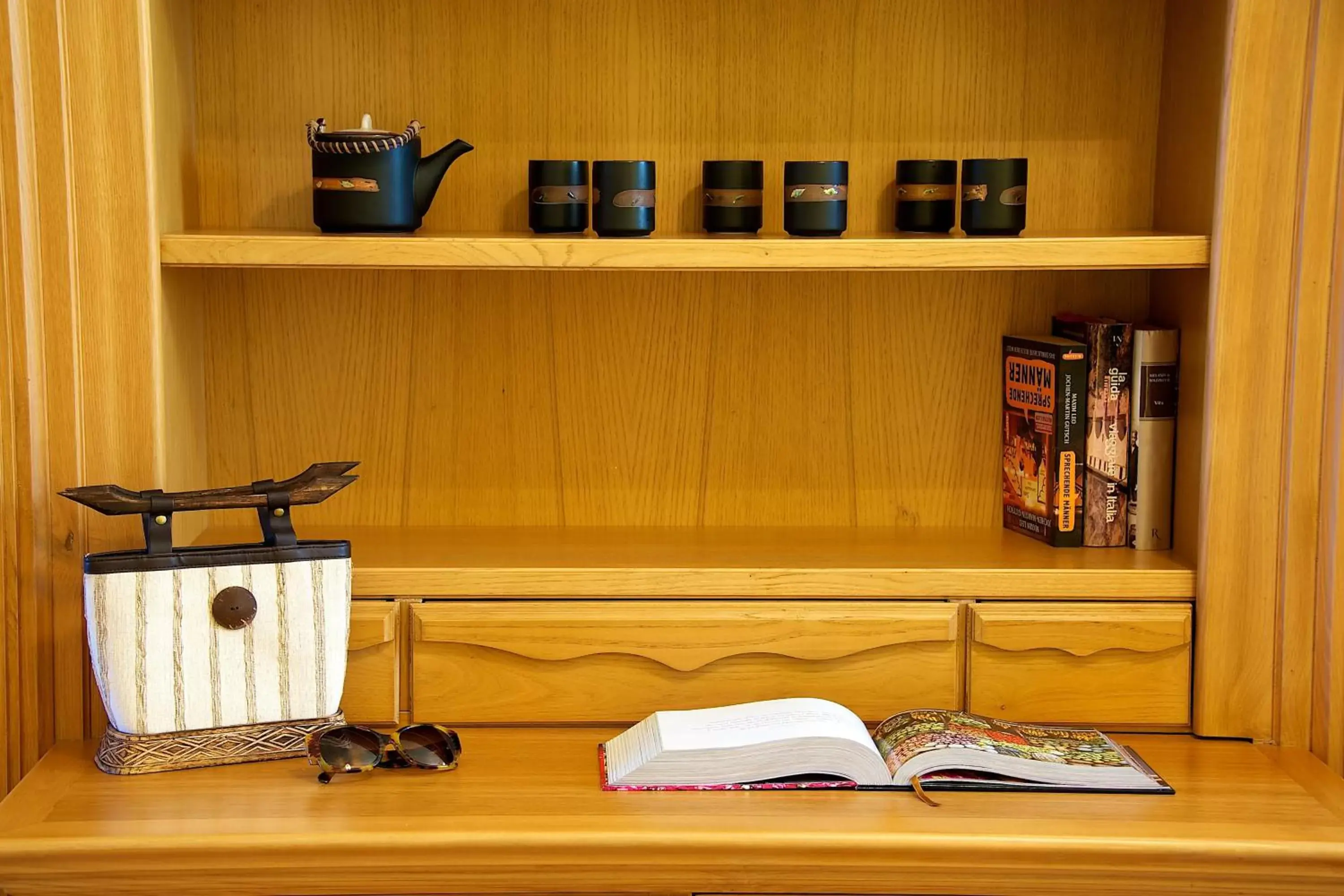 Library, TV/Entertainment Center in Villa Lieta