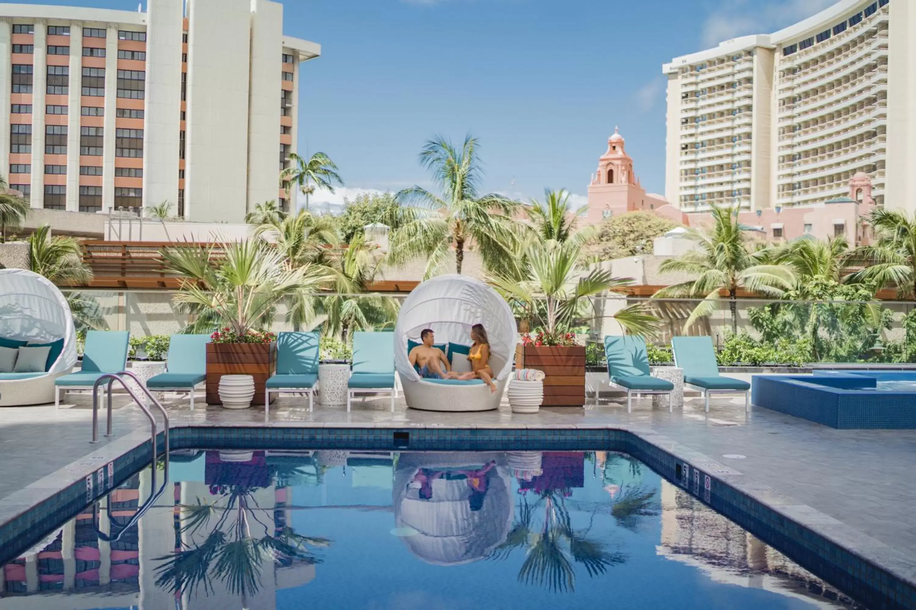Swimming Pool in OUTRIGGER Waikiki Beachcomber Hotel