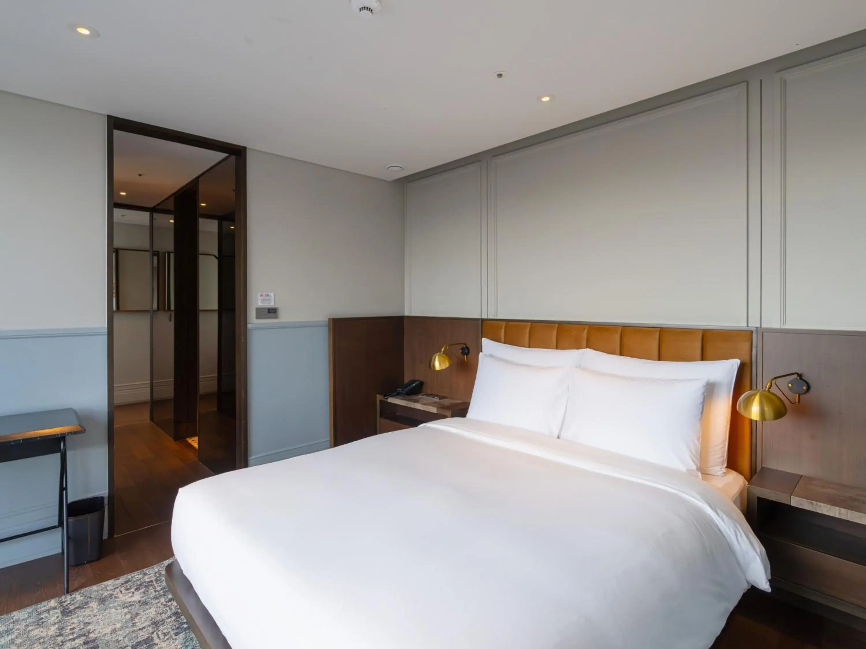 Bedroom, Bed in Hotel Crescendo Seoul