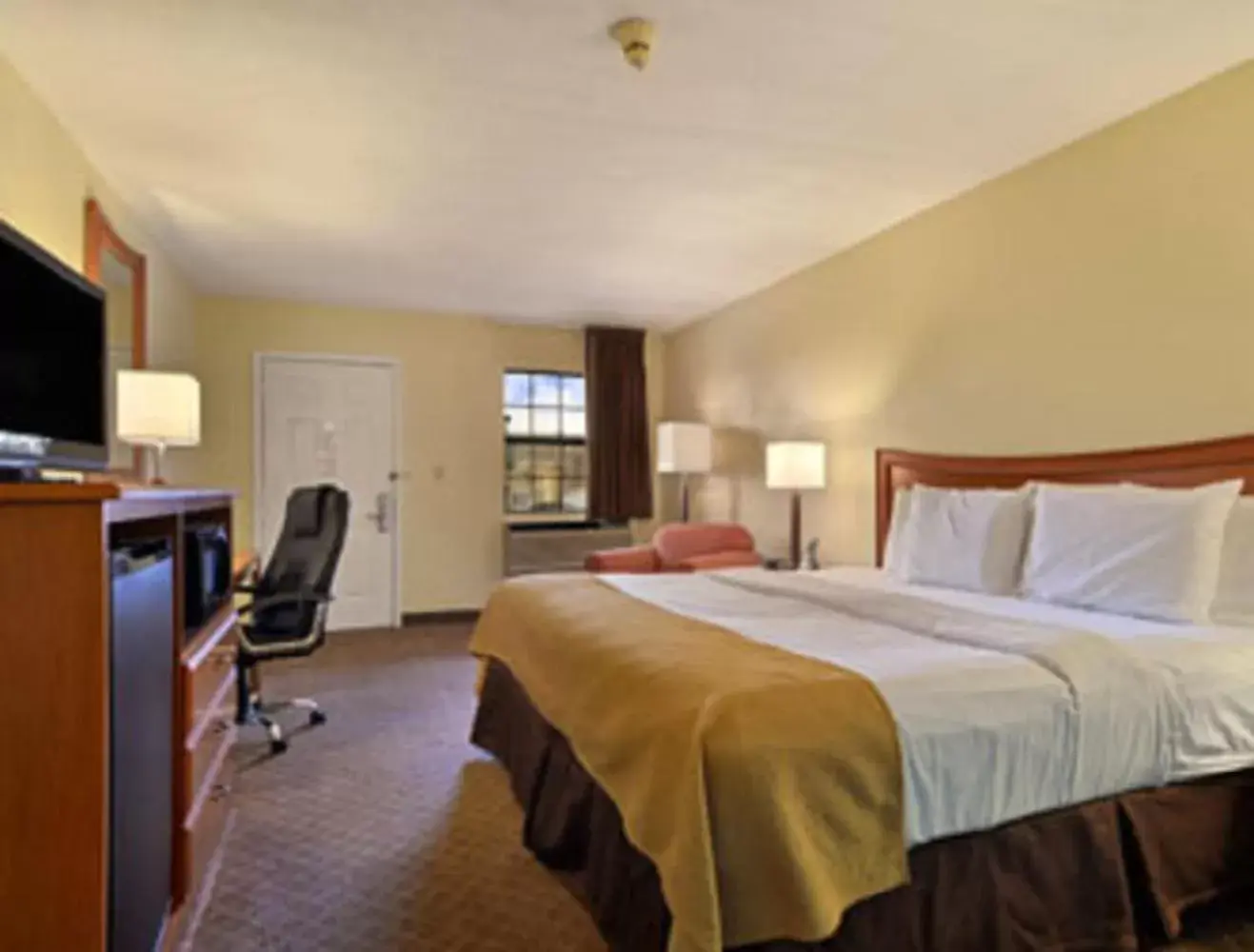 Bed in Days Inn by Wyndham Natchitoches