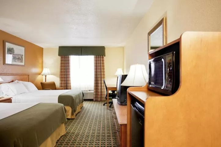 Photo of the whole room, Bed in Holiday Inn Express Hotel & Suites Hesperia by IHG