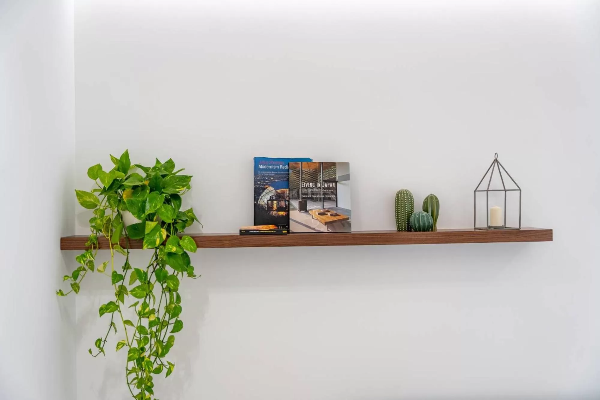 Decorative detail in Daline Holiday Rooms