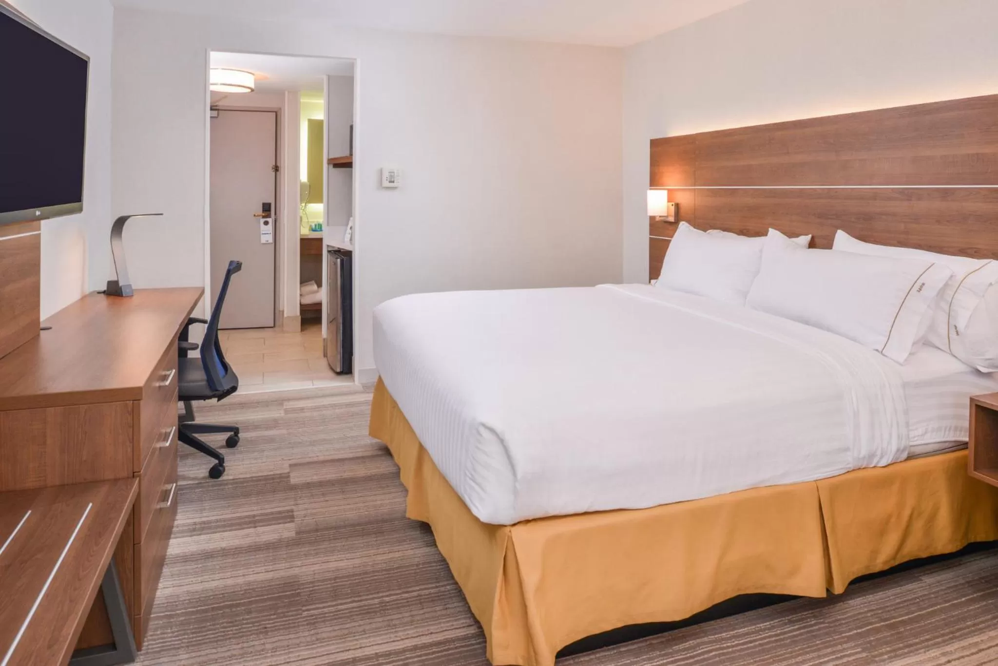 Photo of the whole room, Bed in Holiday Inn Express Palm Desert by IHG