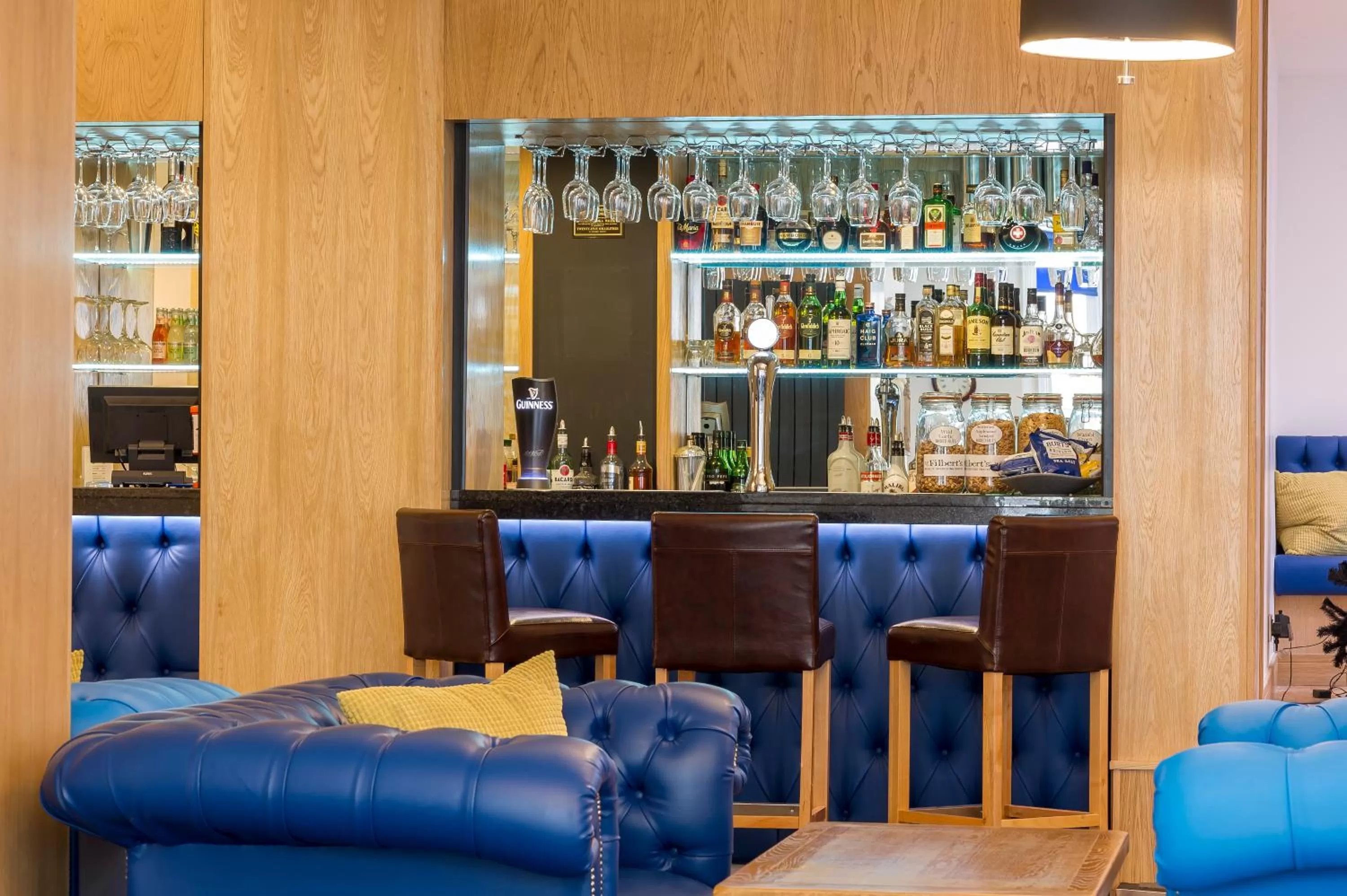 Lounge or bar in Carlton Hotel