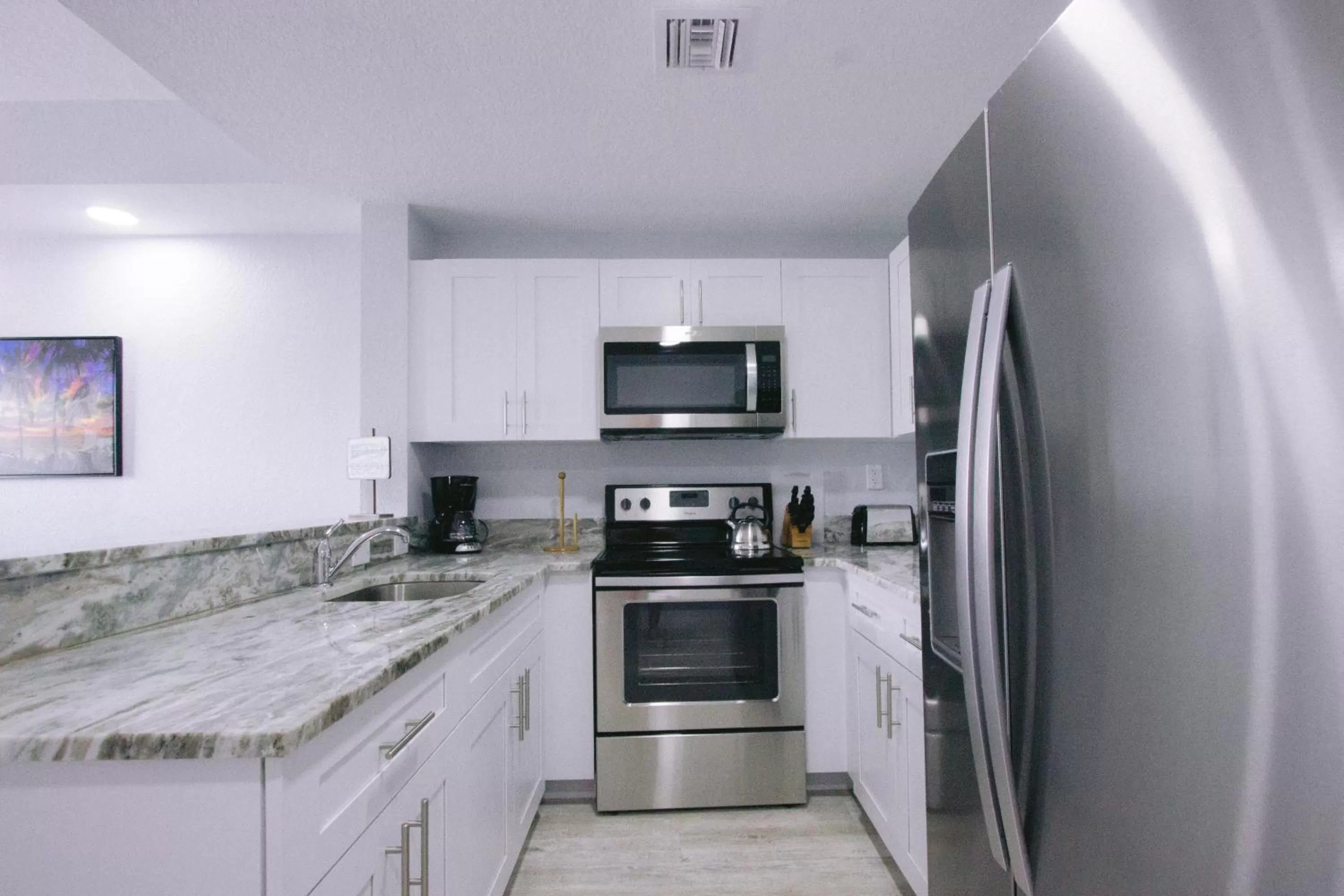 Coffee/tea facilities in Vistalmar Beach Resort