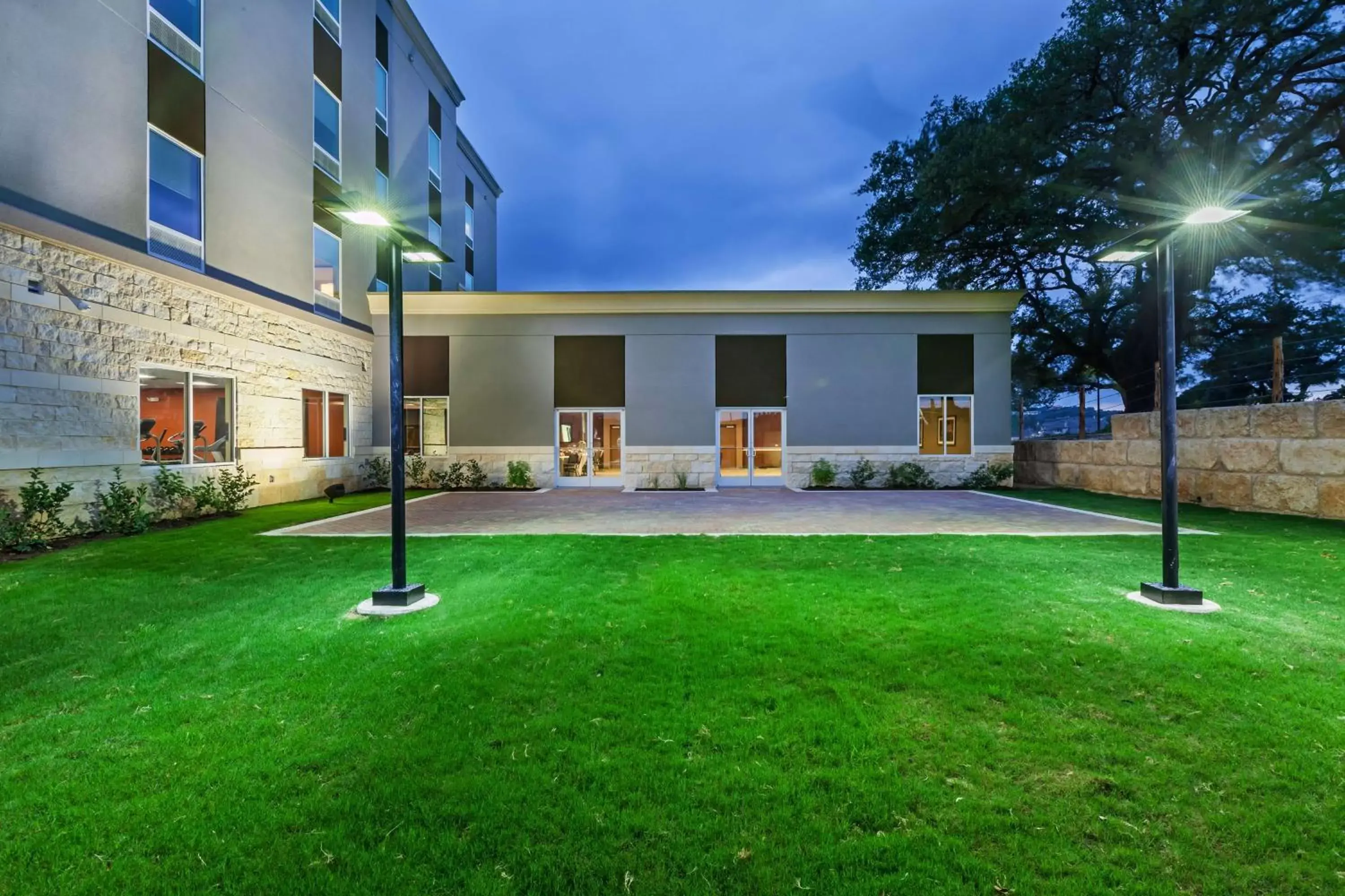 Patio, Property Building in Hampton Inn By Hilton Bulverde Texas Hill Country