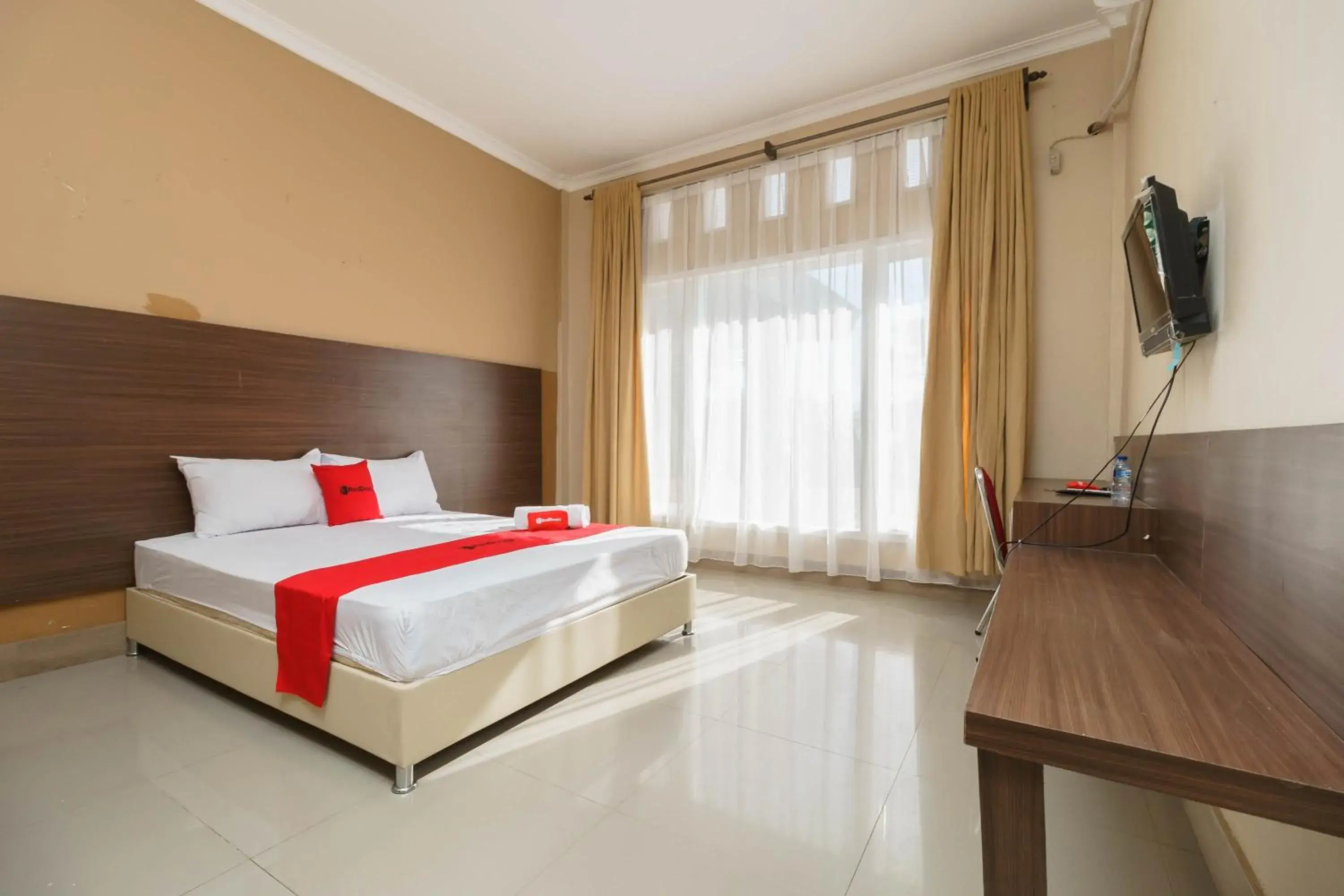 Bedroom in RedDoorz Syariah At Hotel Putri Gading Bengkulu
