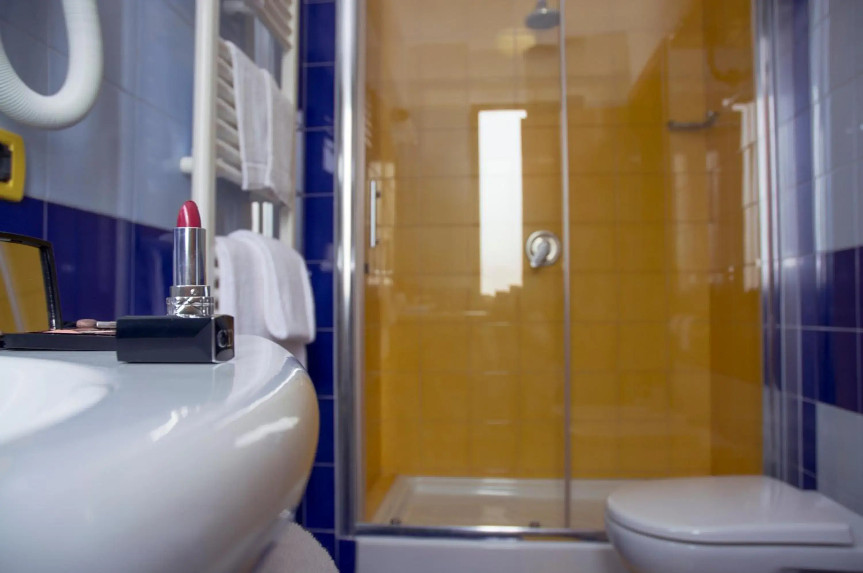 Bathroom in Hotel Leone