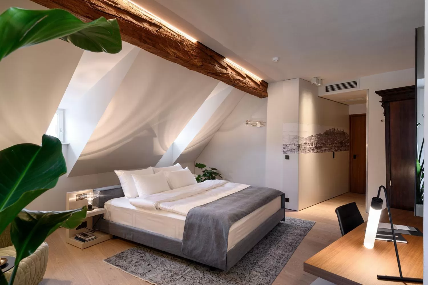 Bed in Zlata Ladjica Boutique Hotel