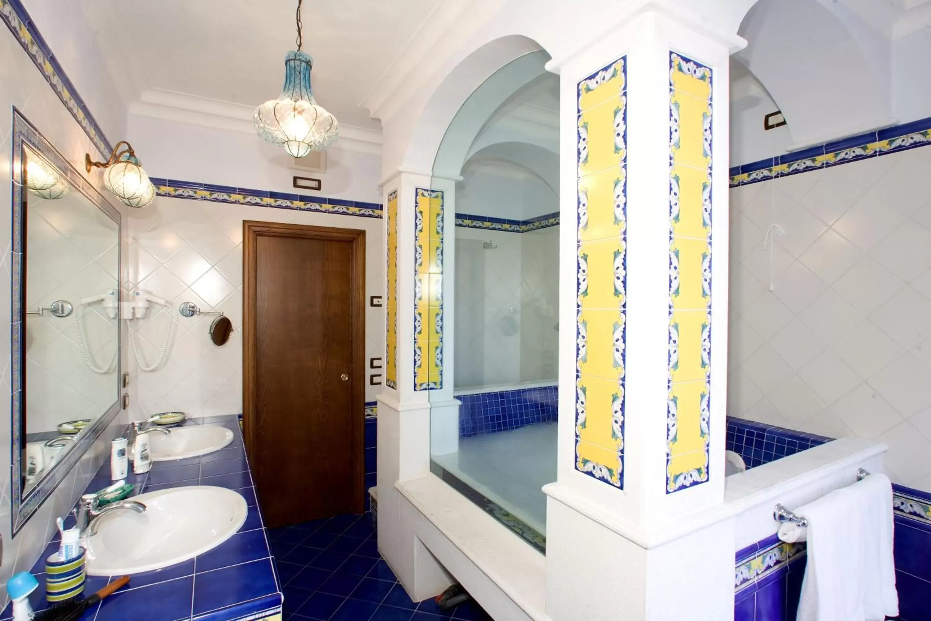 Bathroom in Hotel La Tonnarella