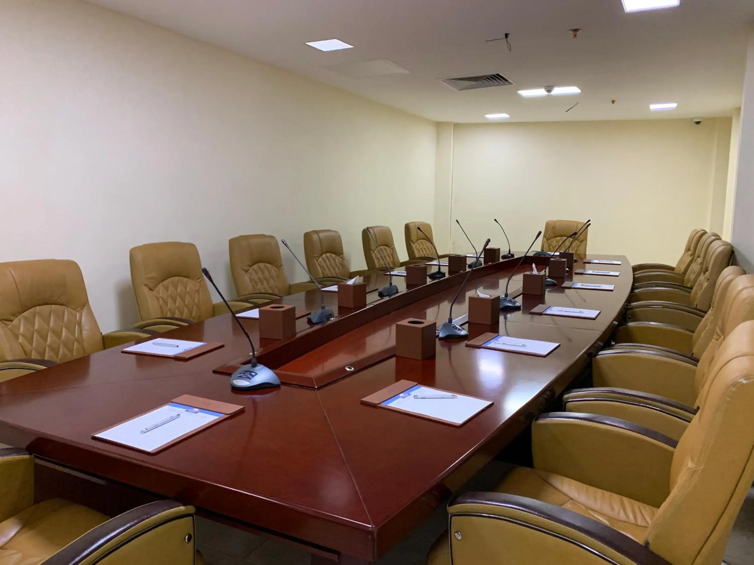 Business facilities, Business Area/Conference Room in Days Hotel & Suites by Wyndham Dakar