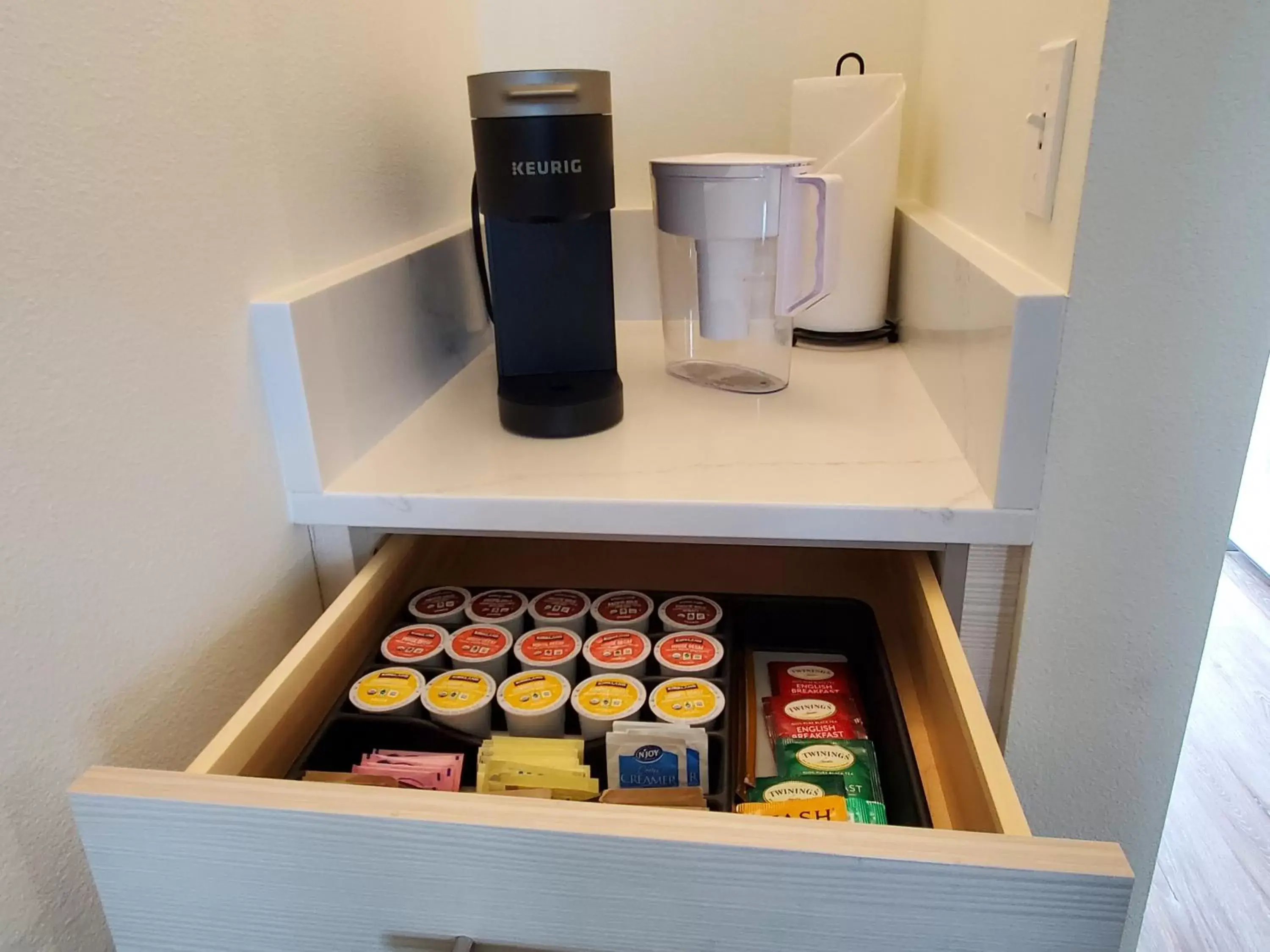 Coffee/tea facilities in Moonstone Beach Motel