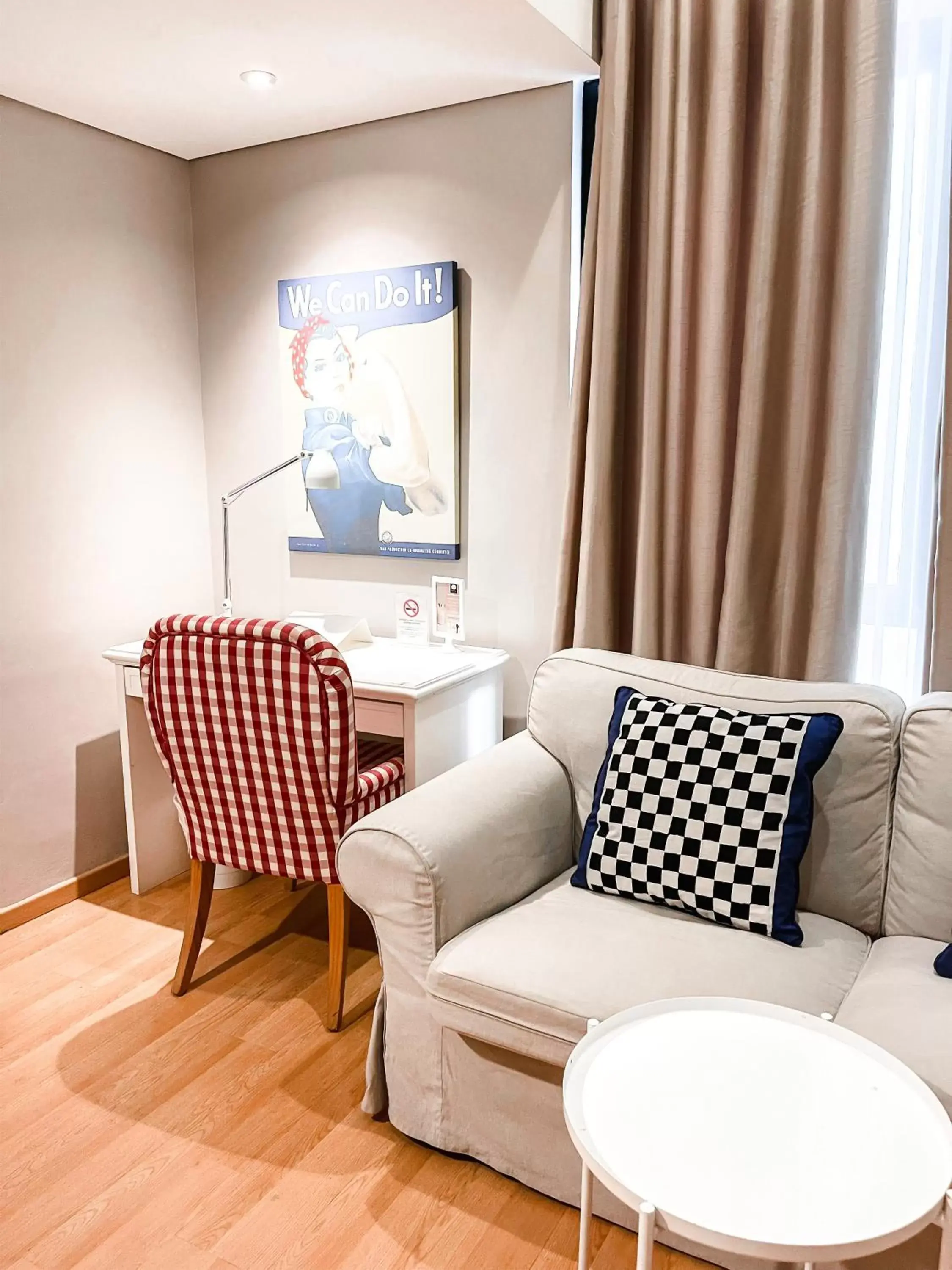 Living room, Seating Area in White Tree Residence