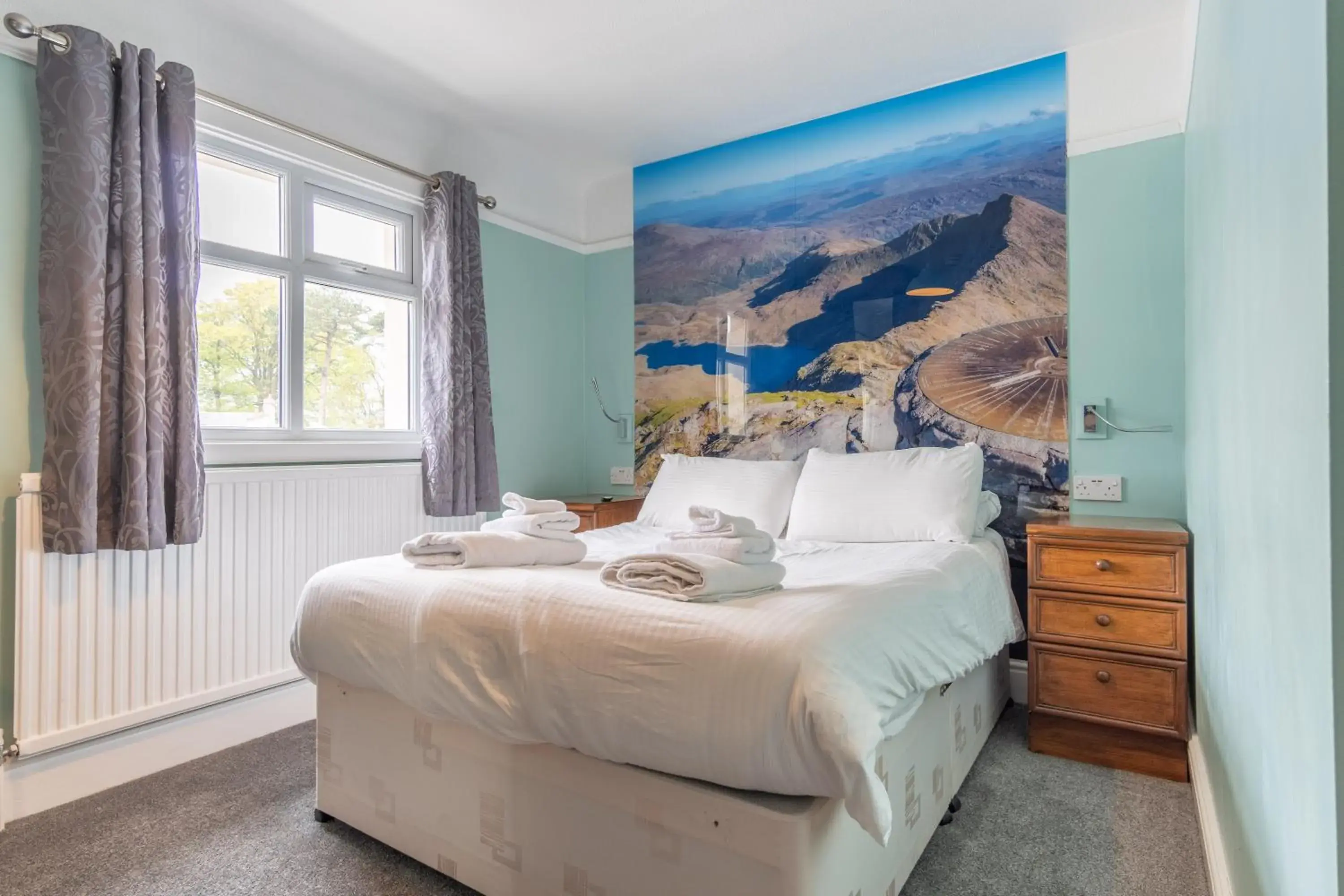 Bedroom, Bed in Padarn Hotel