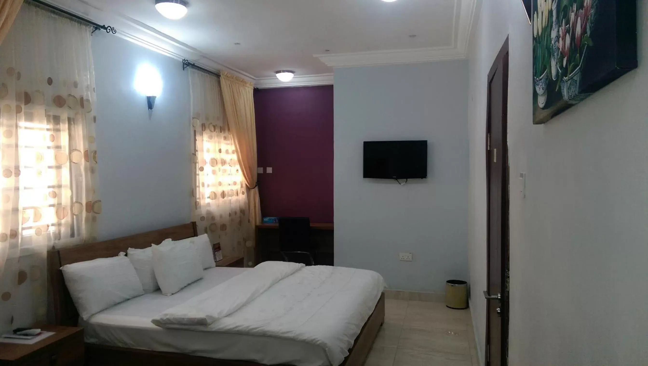 Deluxe Double Room with Bath in KH Lodge Abuja Deluxe Double Room with Bath in KH Lodge Abuja