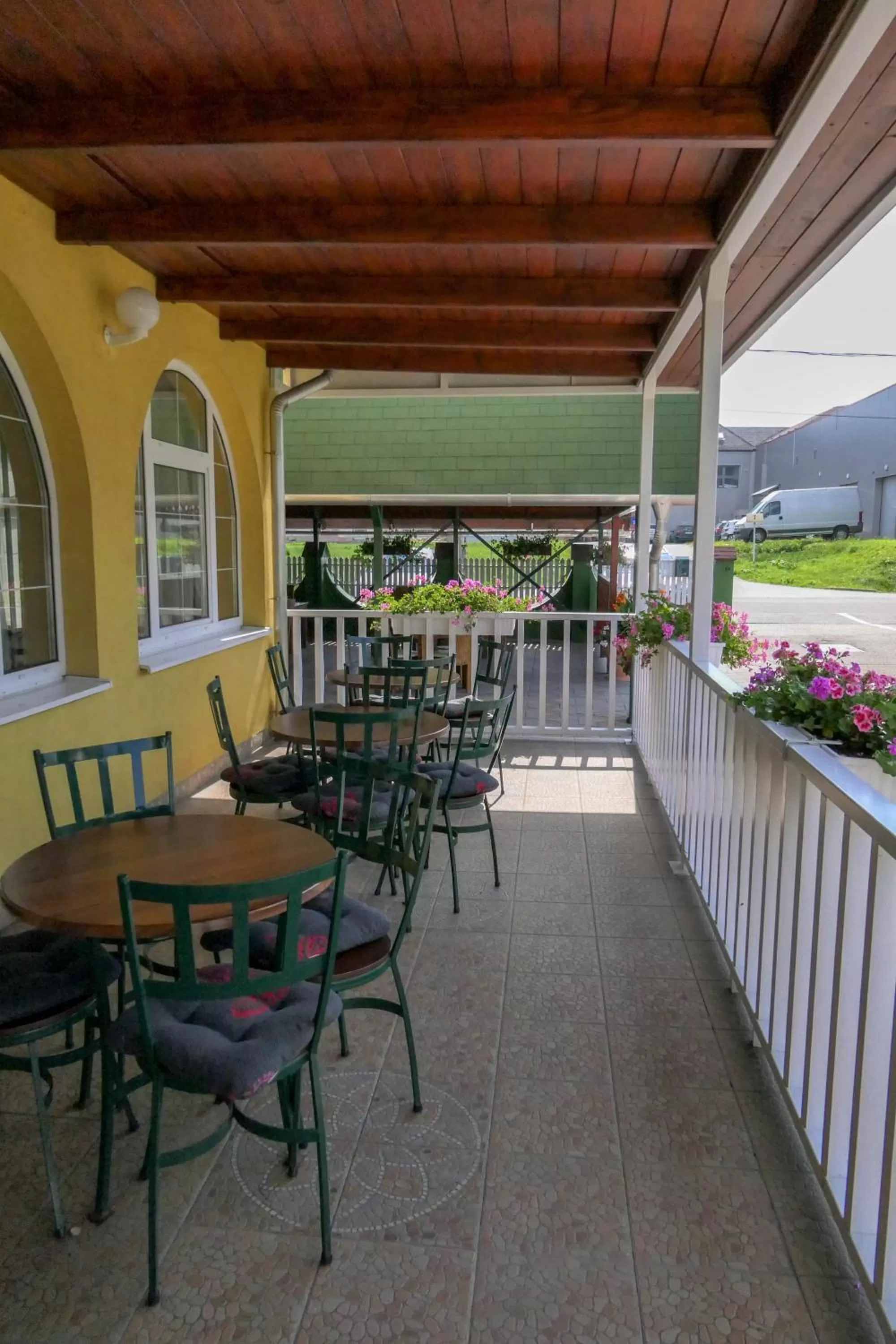 Restaurant/Places to Eat in HBH Bajor Sörház, Étterem és Panzió