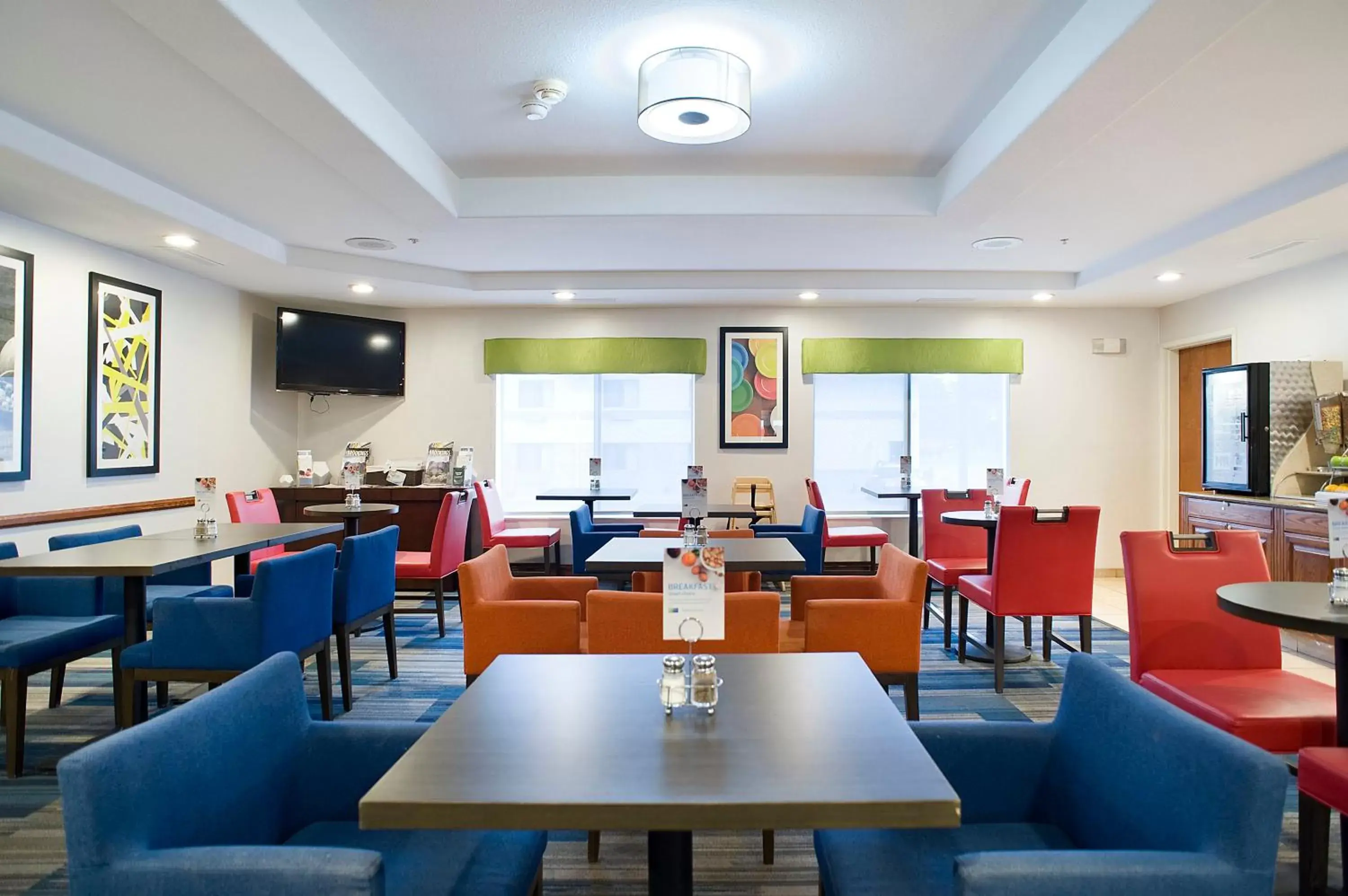 Breakfast, Restaurant/Places to Eat in Holiday Inn Express Hotel & Suites Brookings, an IHG Hotel