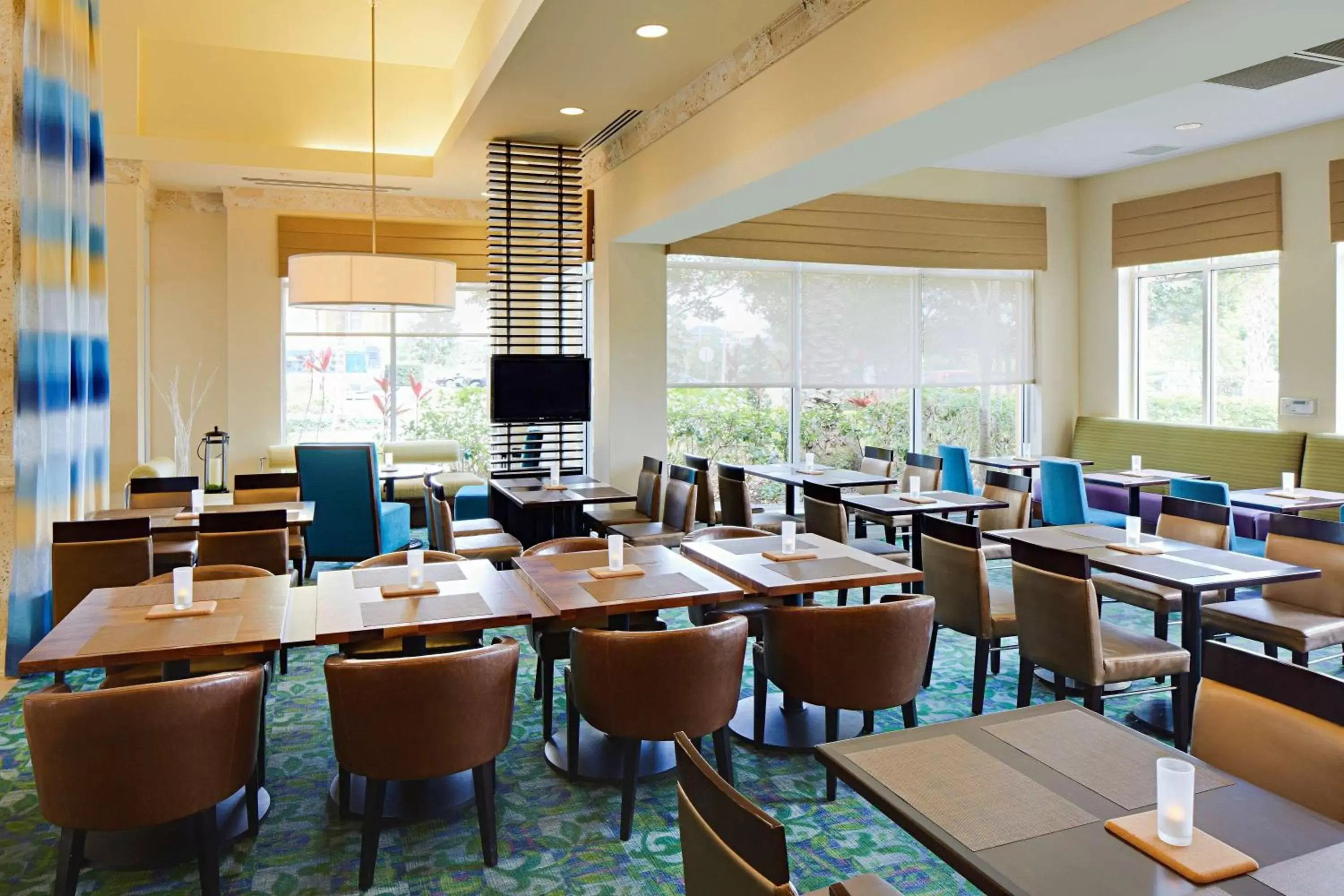 Dining area, Restaurant/Places to Eat in Hilton Garden Inn Orlando International Drive North
