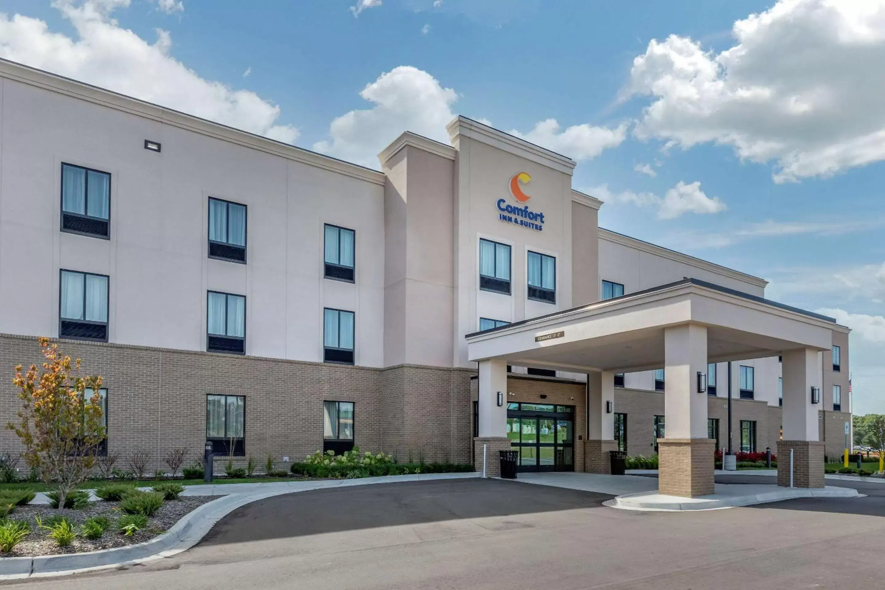 Property Building in Comfort Inn & Suites