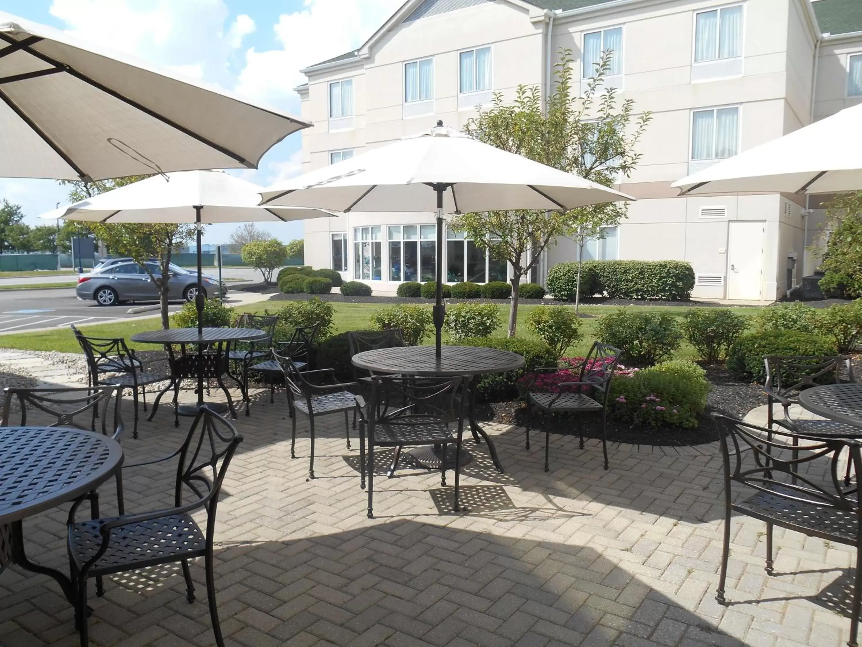 Lobby or reception, Patio/Outdoor Area in Hilton Garden Inn Columbus Airport