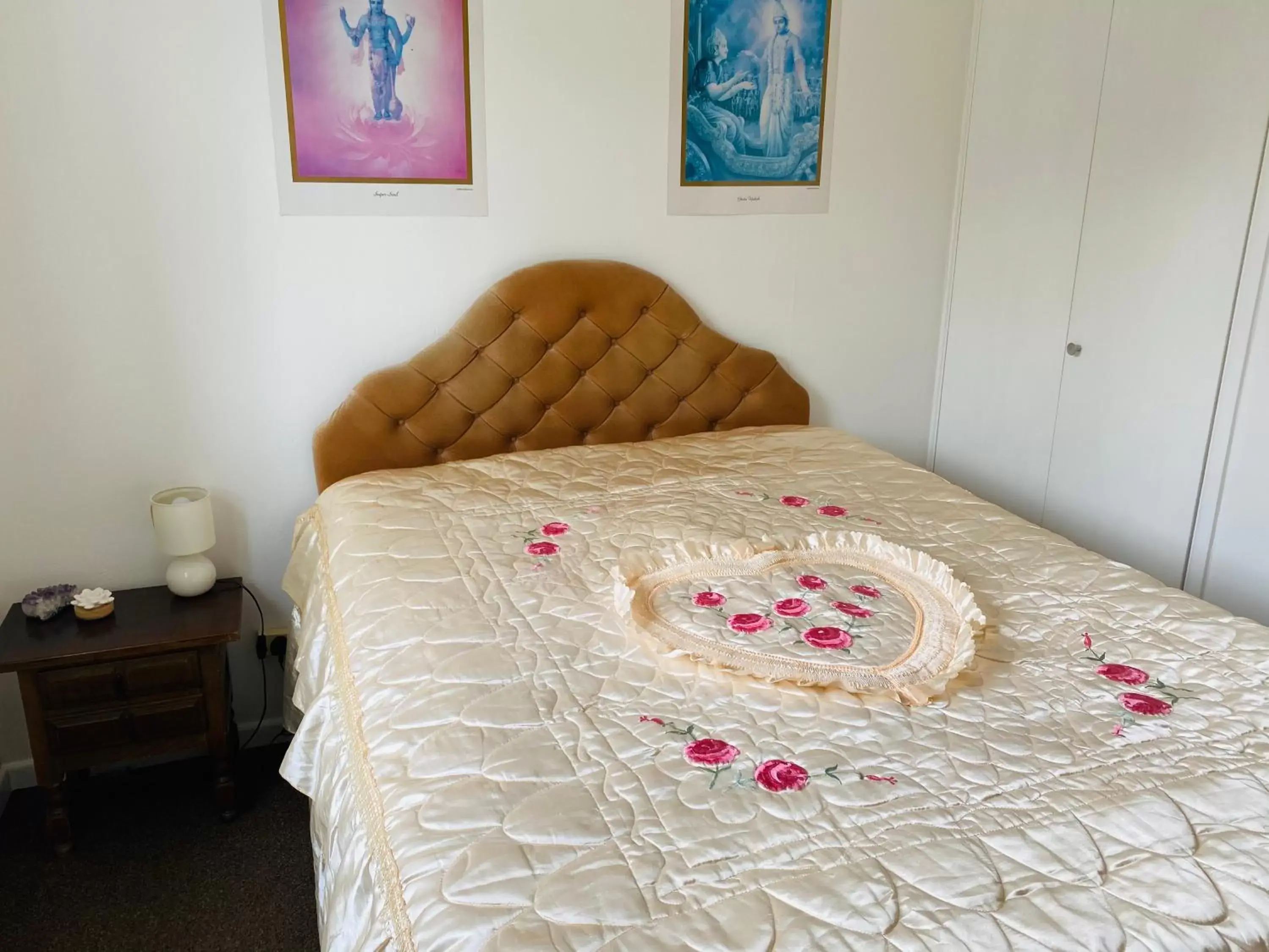 Bedroom, Bed in Camelot Retreat - Tor View