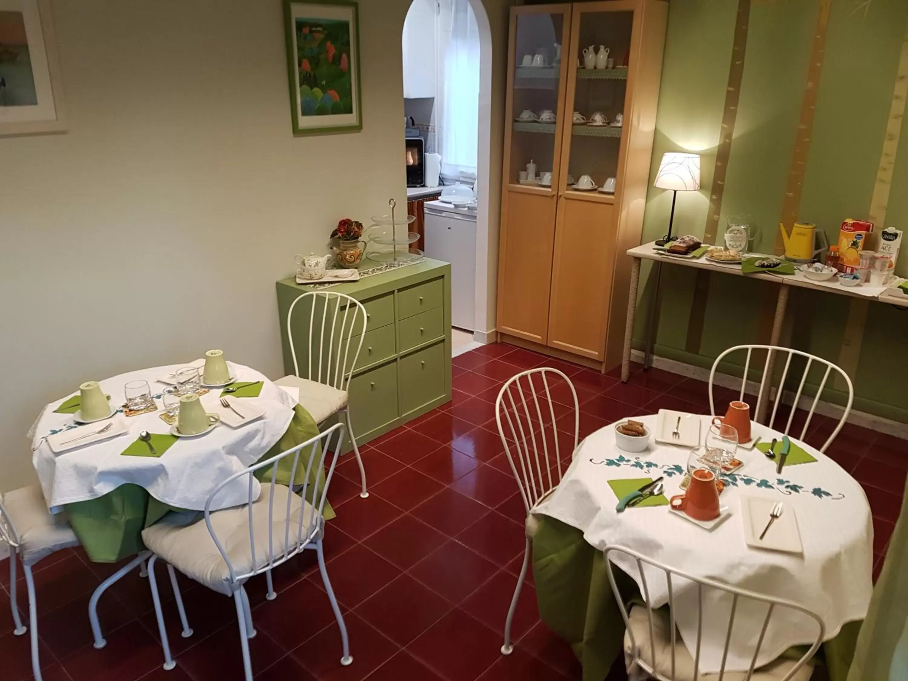 Restaurant/Places to Eat in Le Tre Sorelle B&b Garbatella