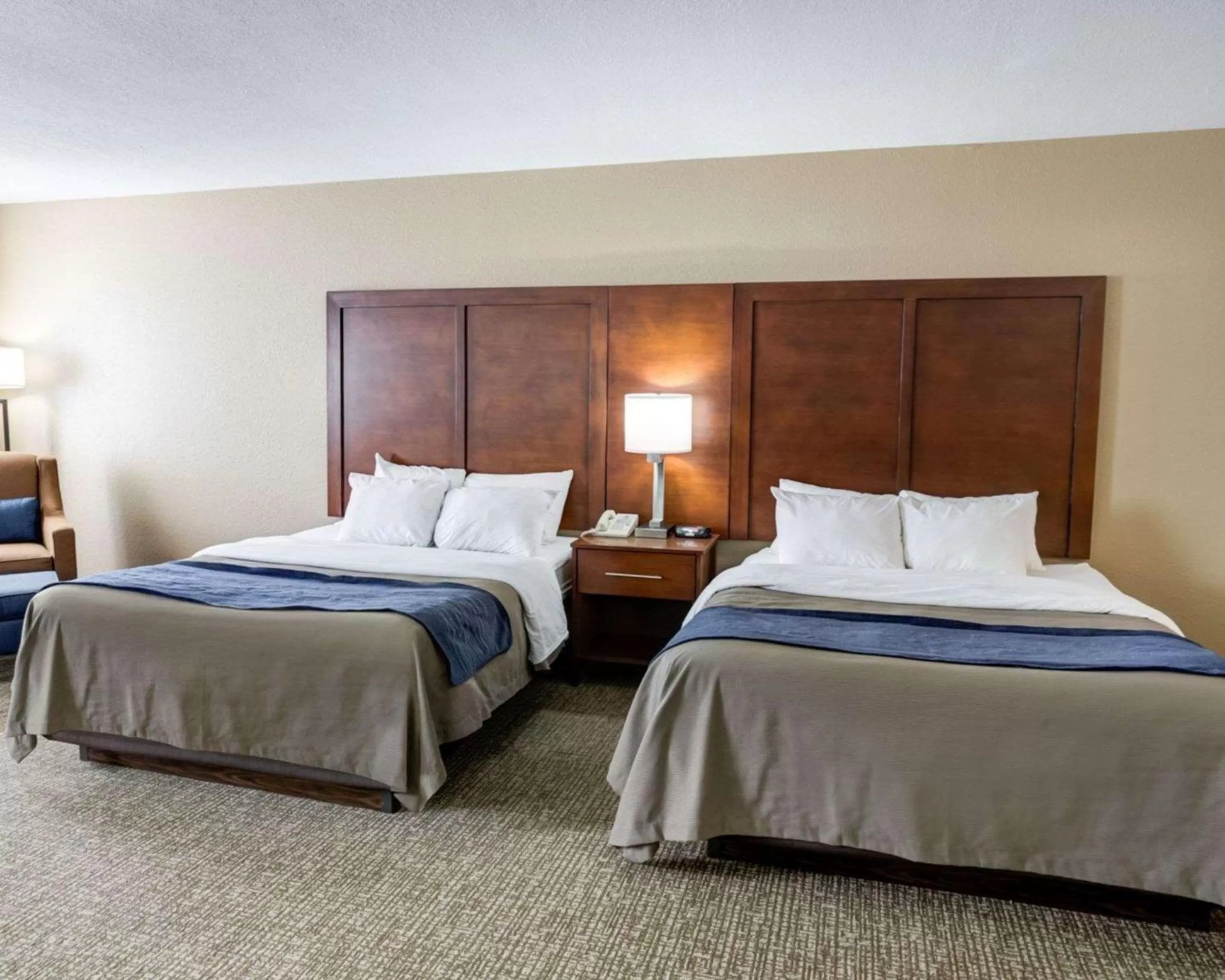 Bedroom, Bed in Comfort Inn Kearney - Liberty