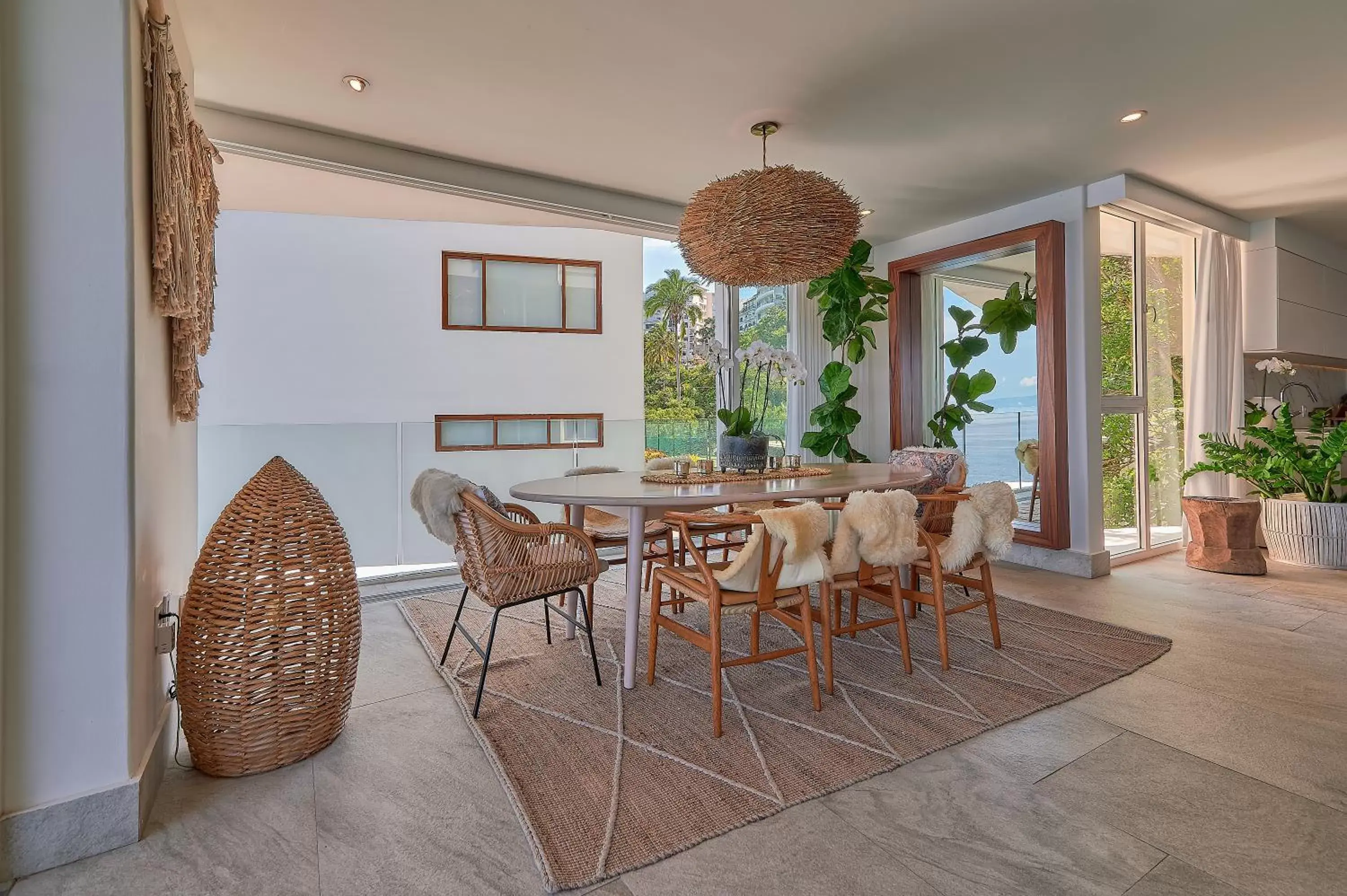 Dining area in Maxwell Residences at Indah