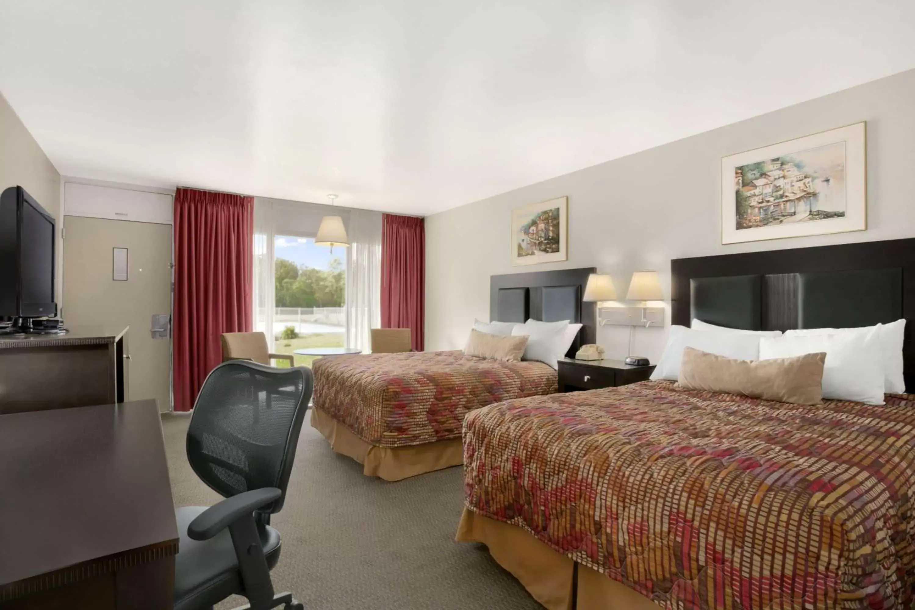Photo of the whole room, Bed in Ramada by Wyndham Washington