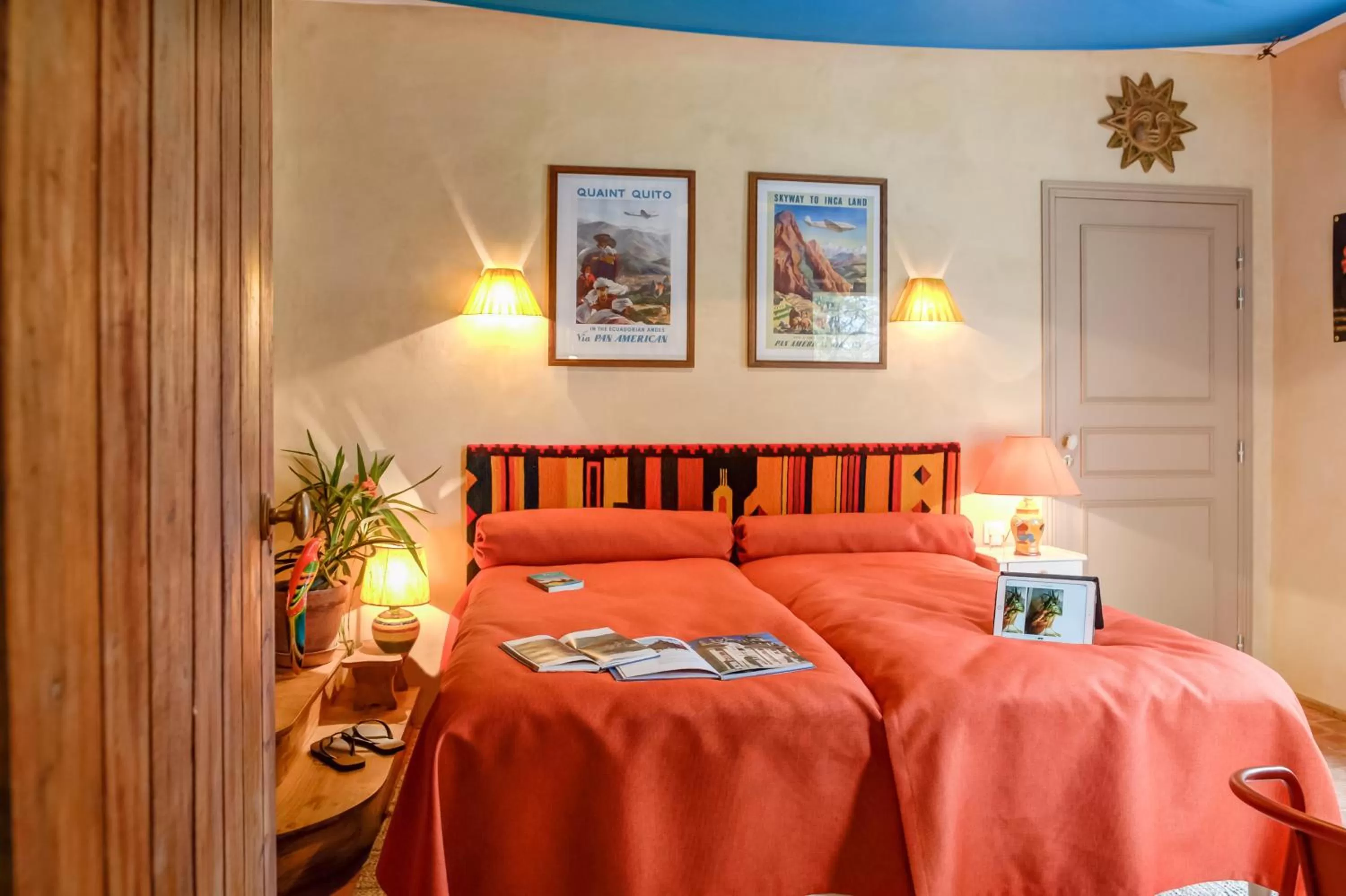 Photo of the whole room, Bed in Hôtel des 4 continents - Le Mans