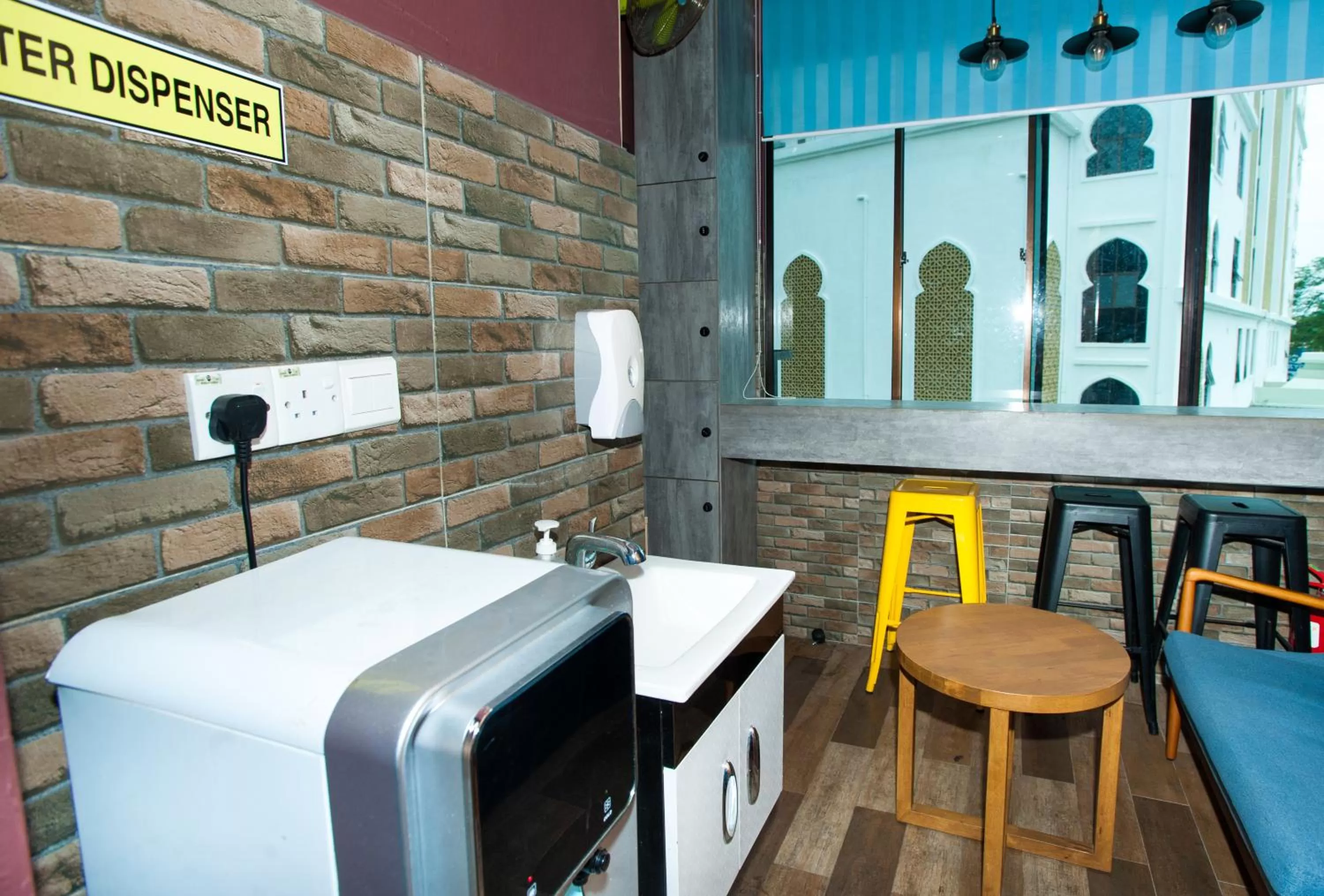 Seating area, Bed in DJ Citi Inn Premier