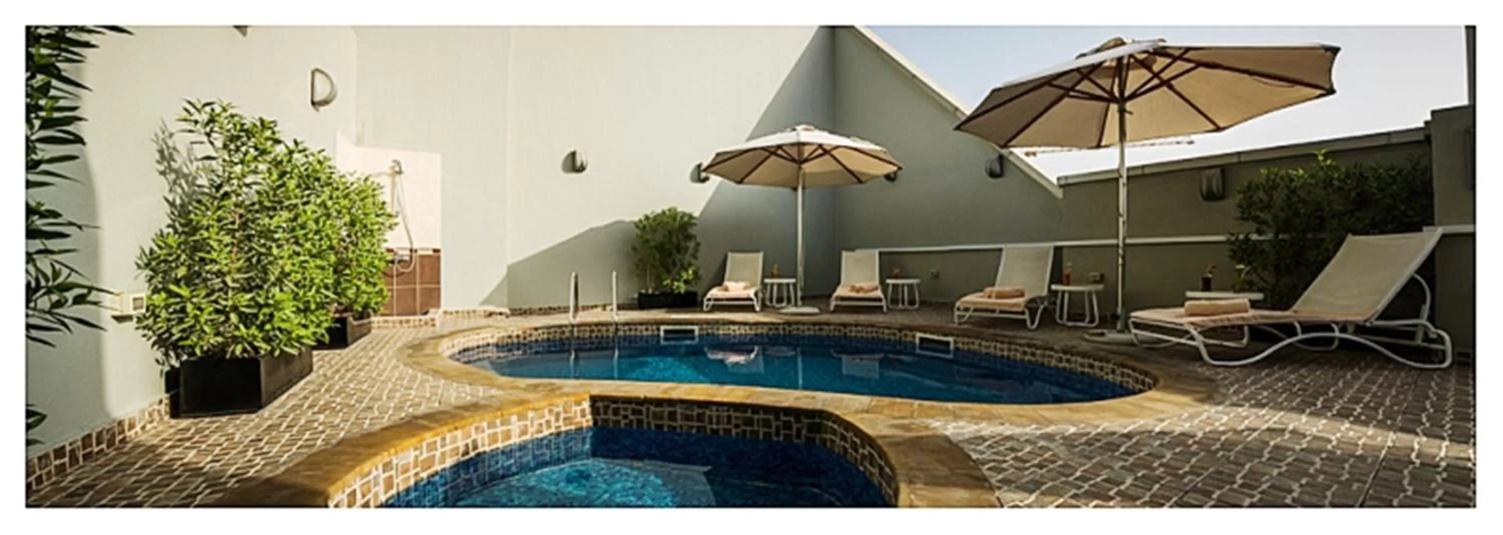 Swimming pool in Executive Suites Abu Dhabi