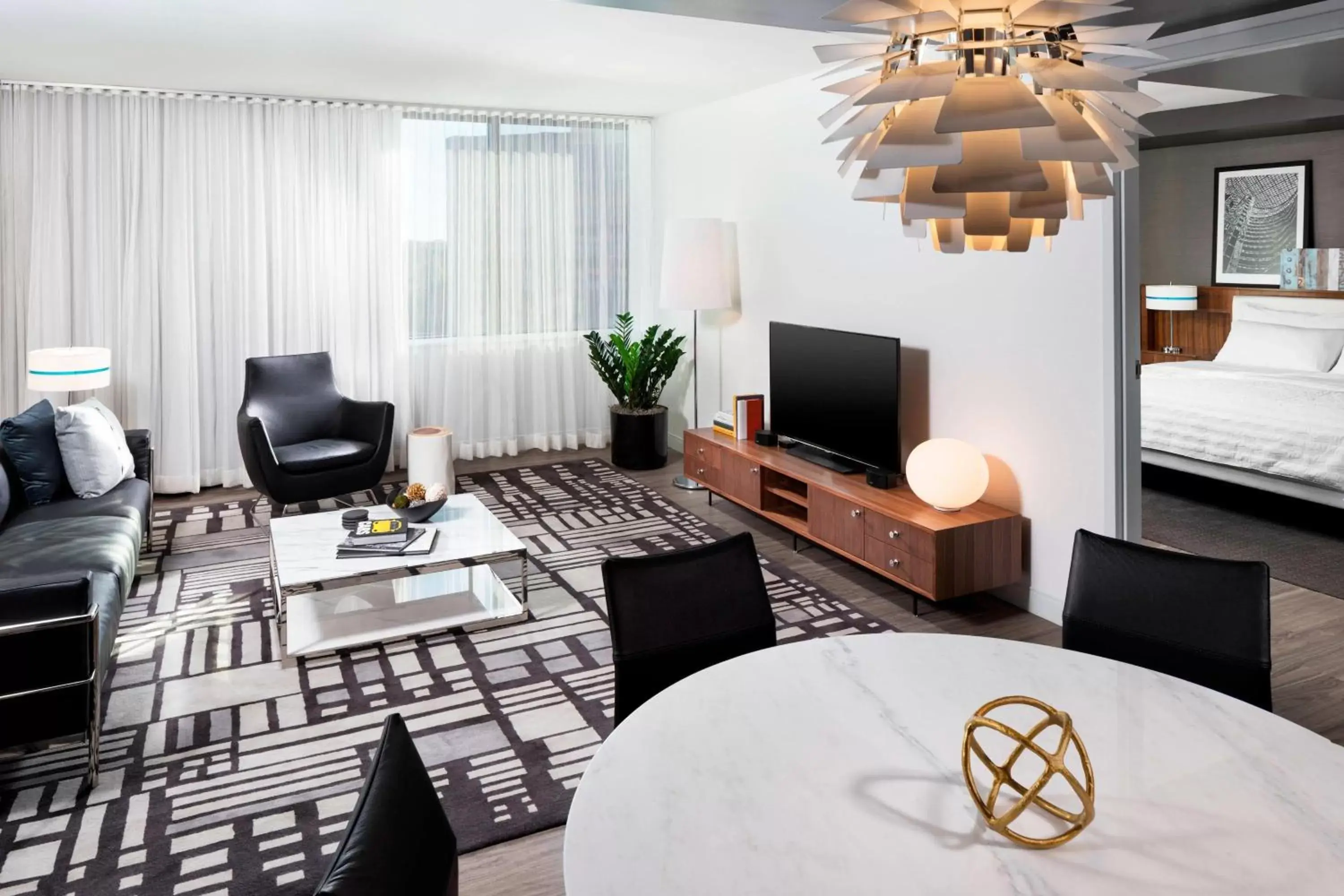 Living room, TV/Entertainment Center in Le Méridien Chicago - Oakbrook Center