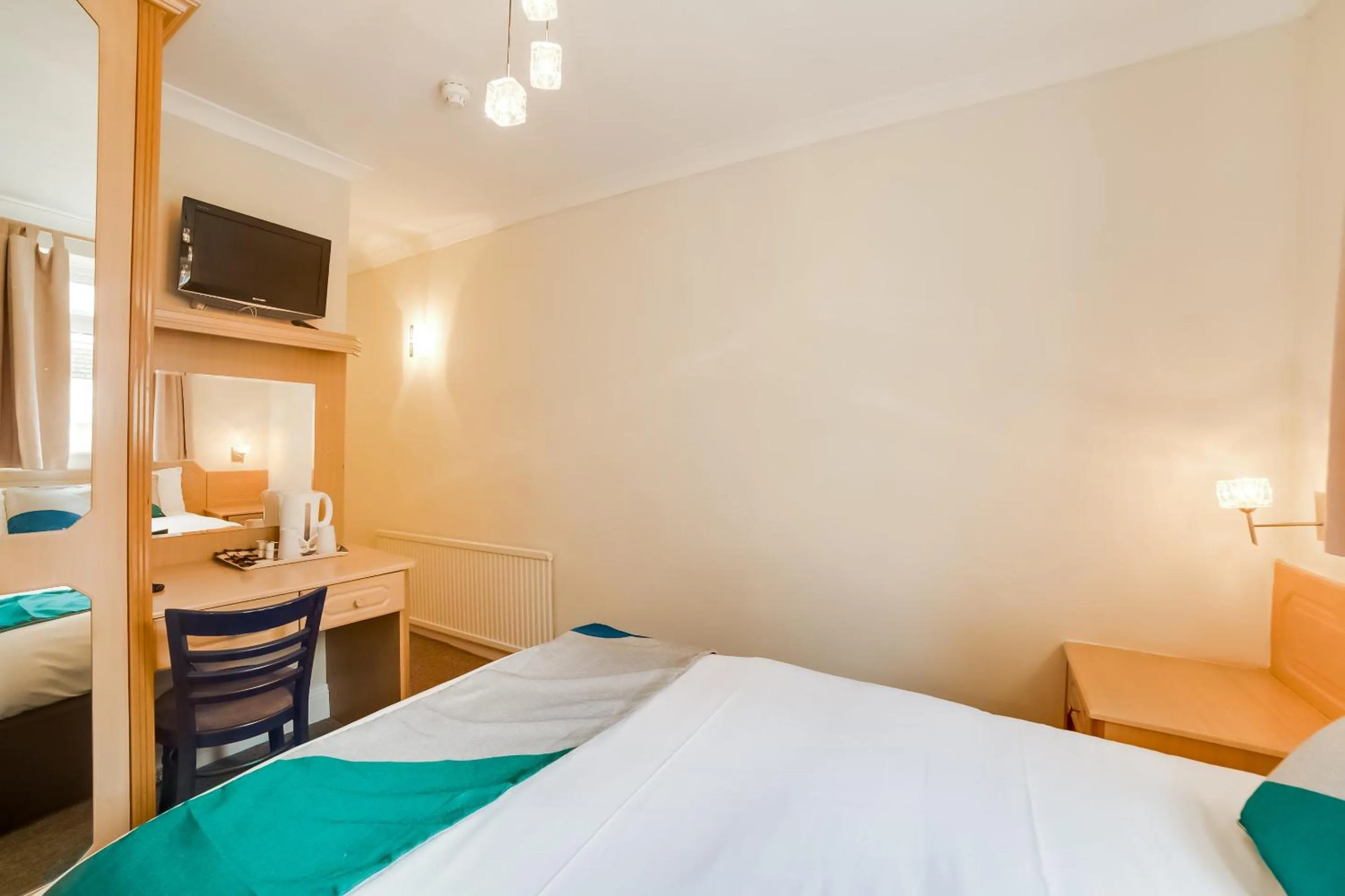 Standard Double Room in The Gullivers Hotel