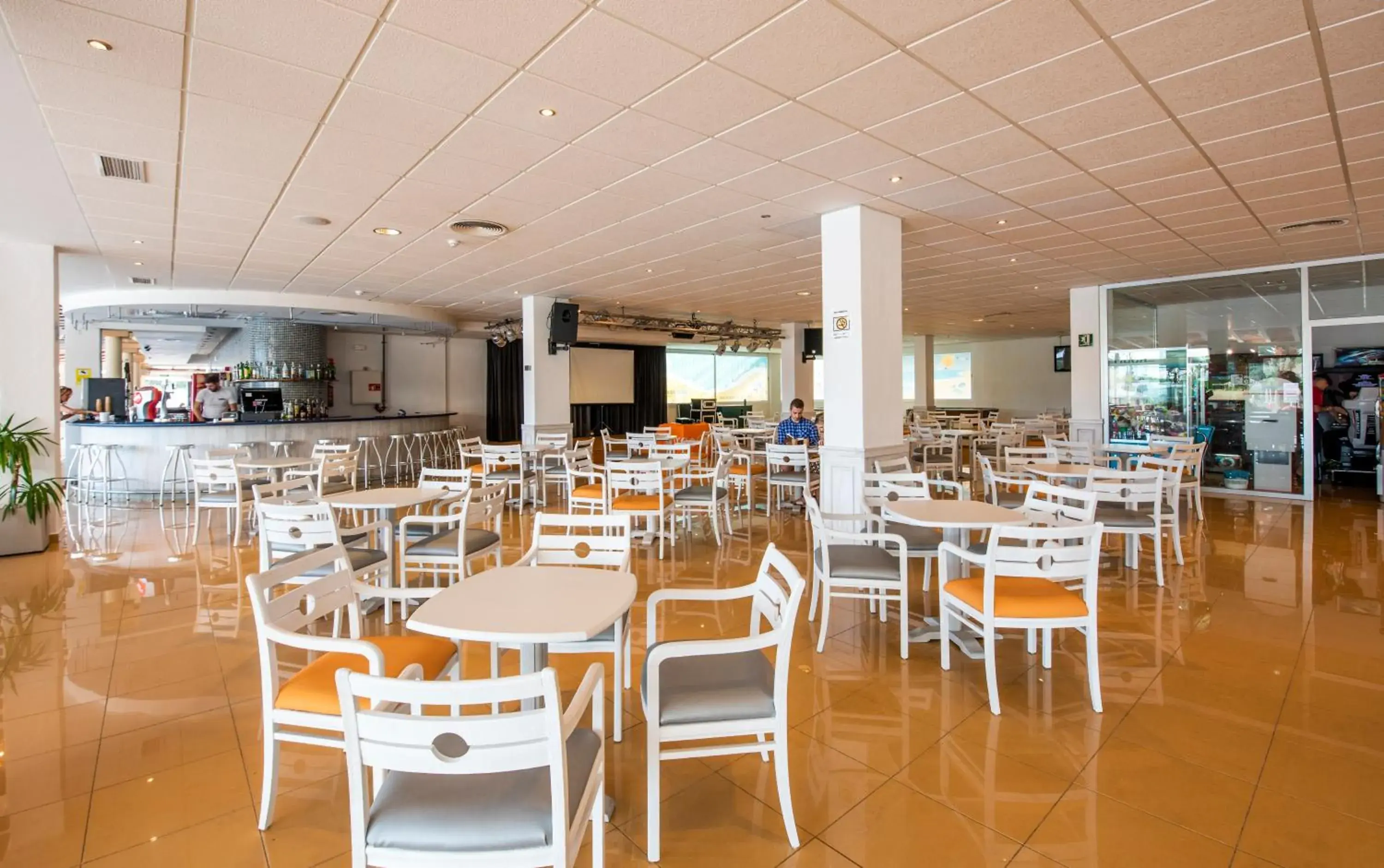 Lounge or bar, Restaurant/Places to Eat in Hotel Caribe