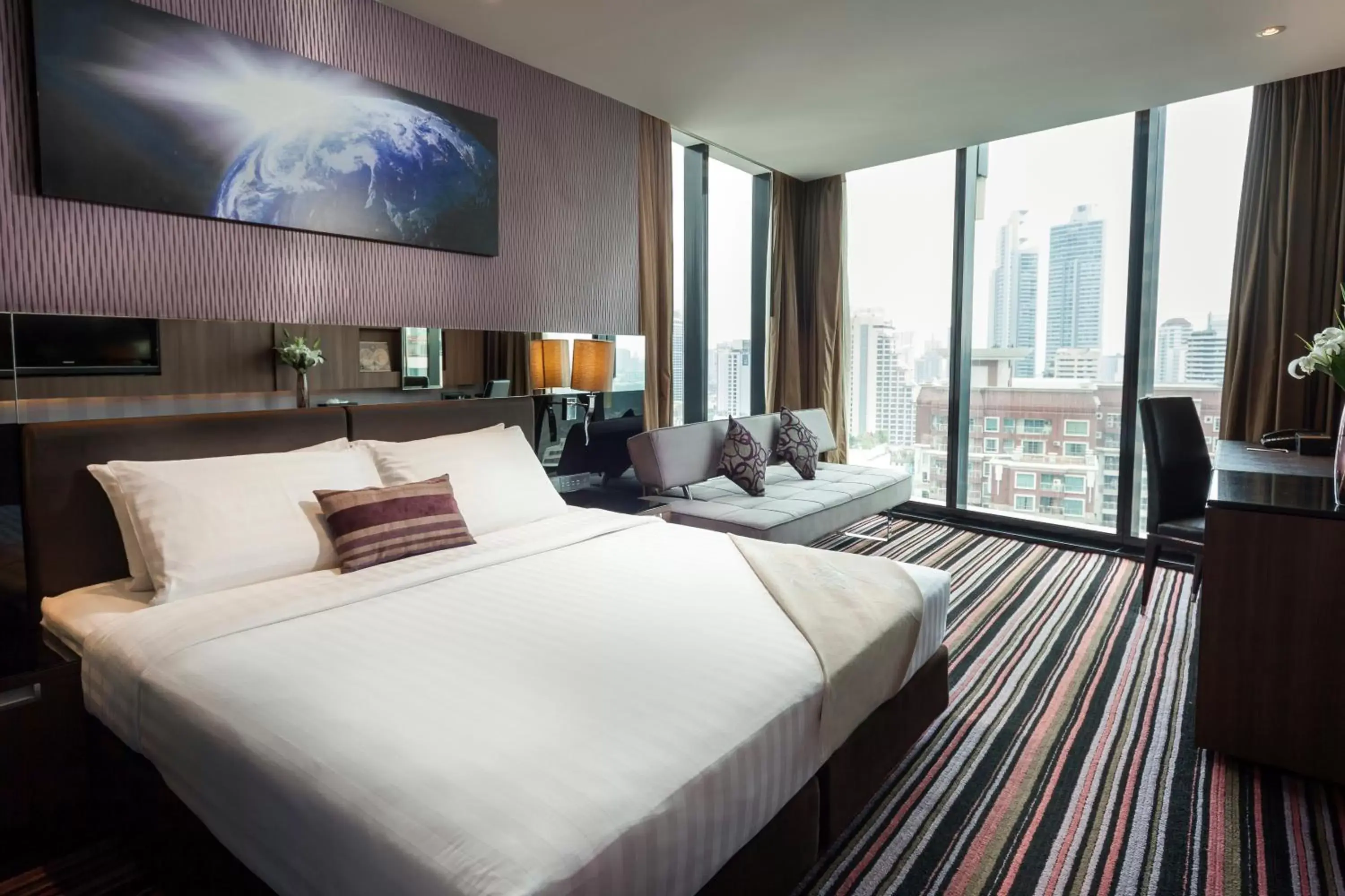 Executive Sky View Room in The Continent Boutique Hotel Bangkok Sukhumvit by Compass Hospitality
