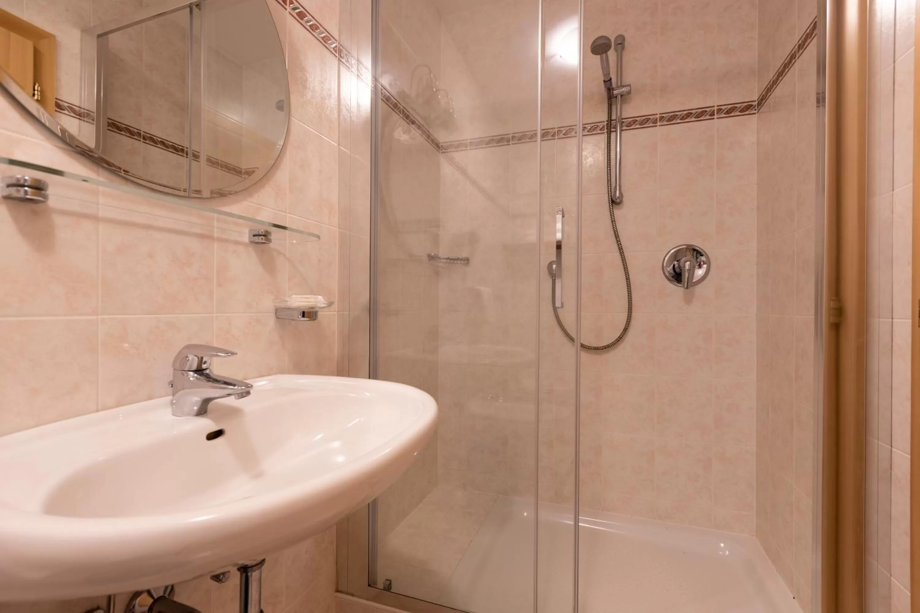 Shower in Hotel Tyrol