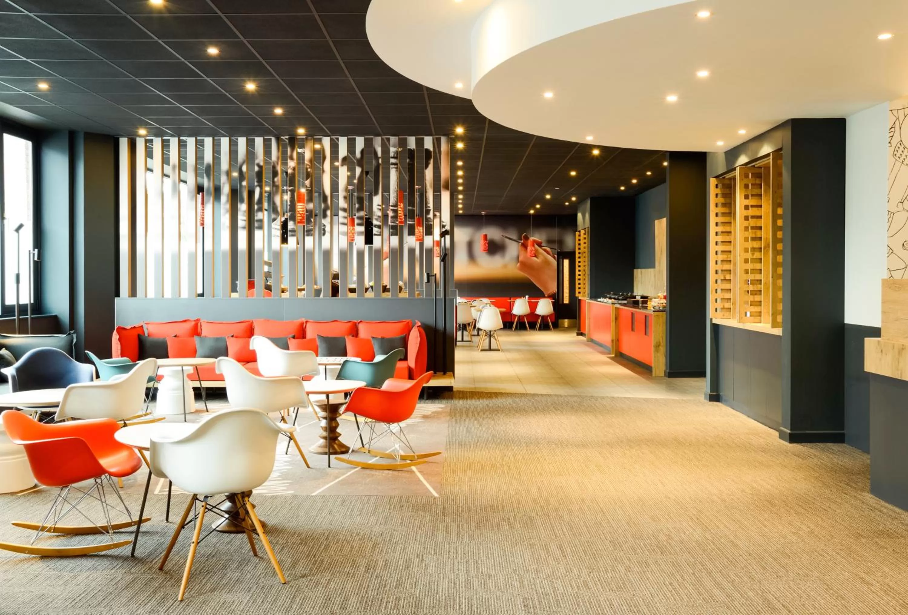 Lounge or bar in ibis Portsmouth