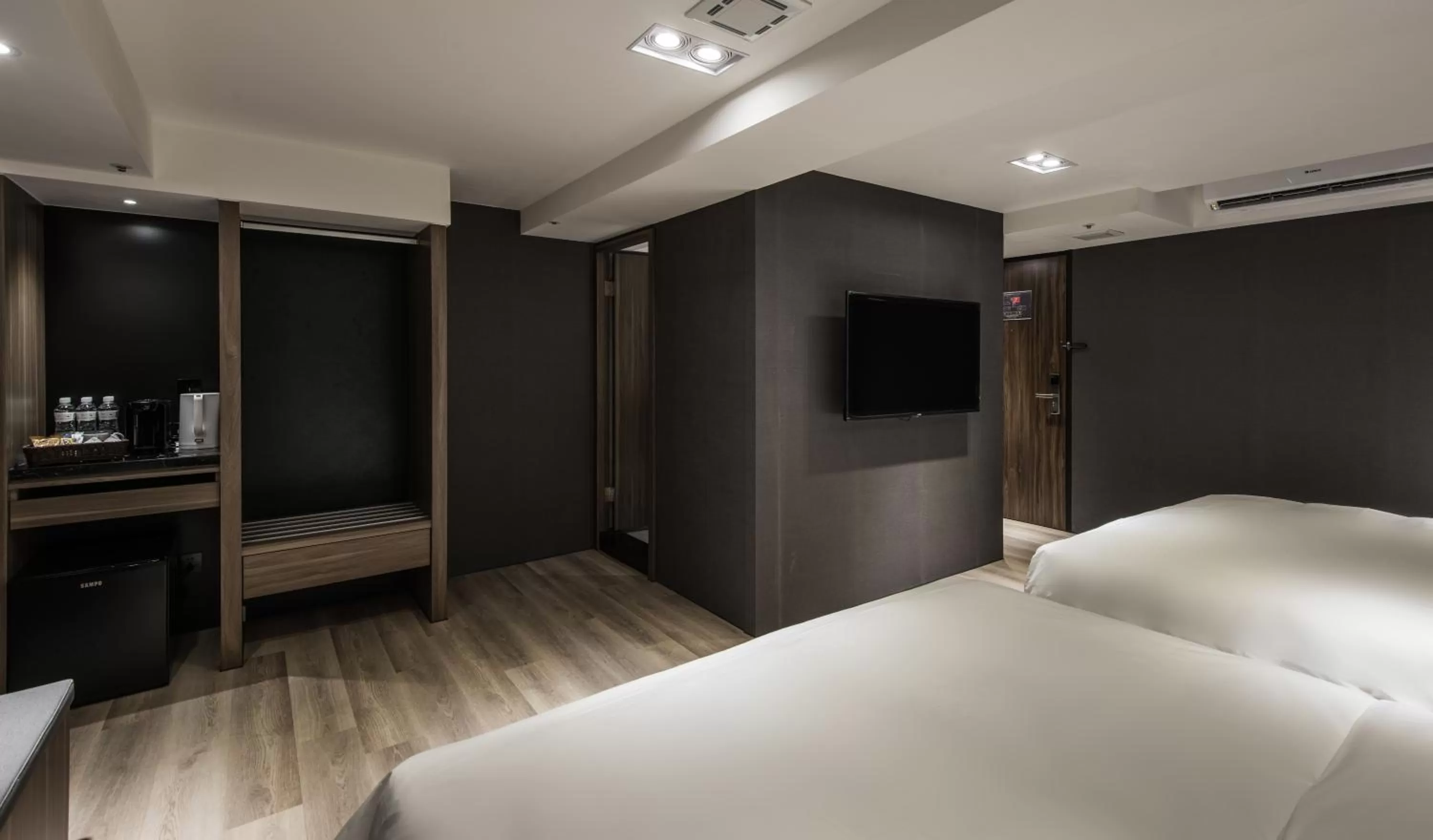 Bed in Autumn Willow Hotel