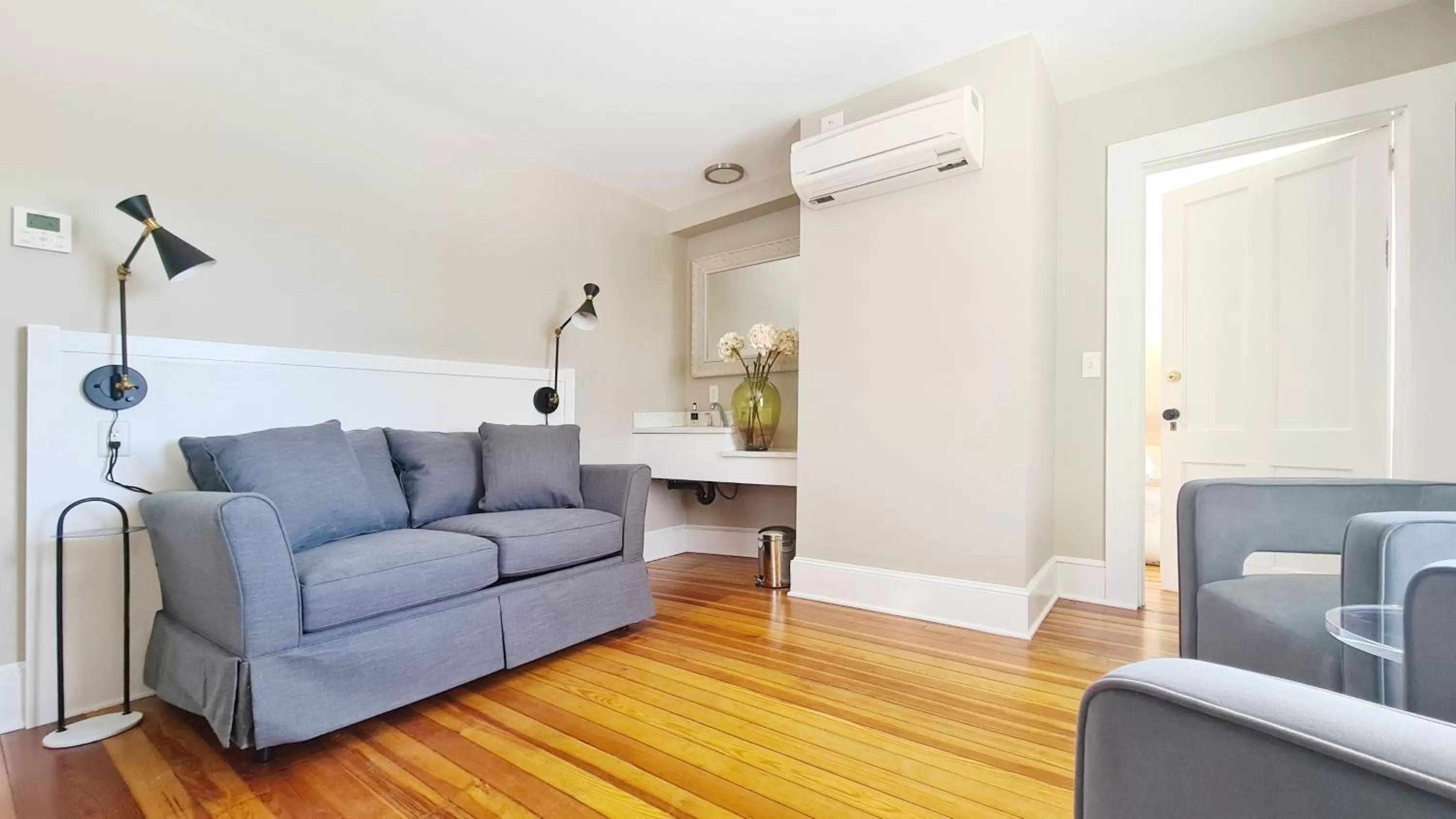 Living room in Lakehouse Inn