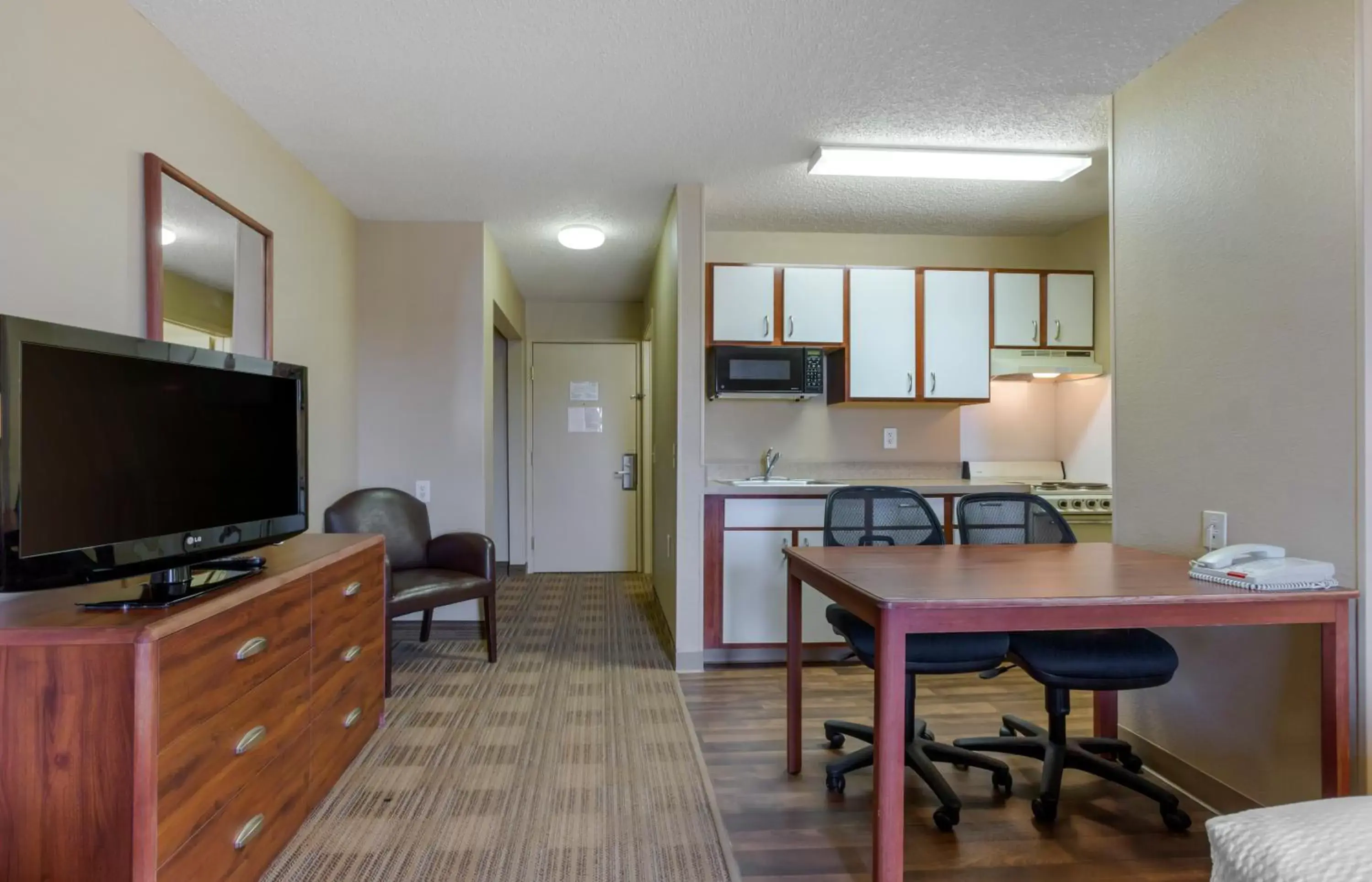 TV and multimedia, TV/Entertainment Center in Extended Stay America Suites - El Paso - West