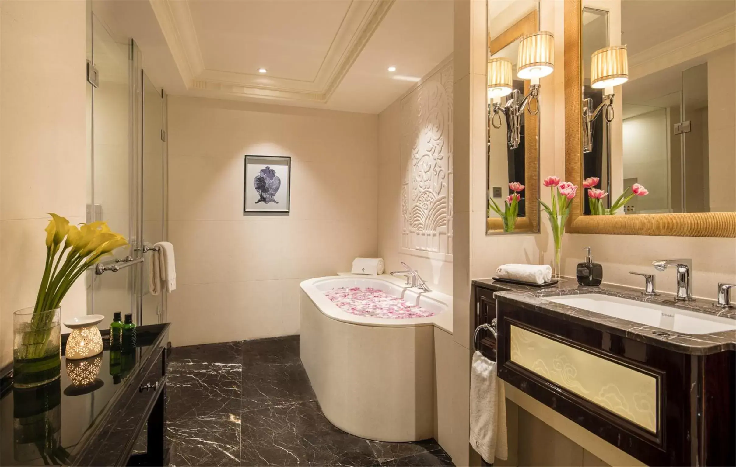 Bathroom in The Pury Hotel Bathroom in The Pury Hotel