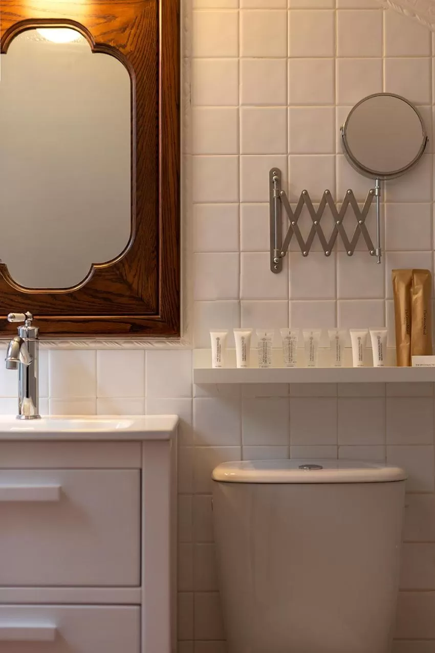 Bathroom in Hospedium Hotel La Farm