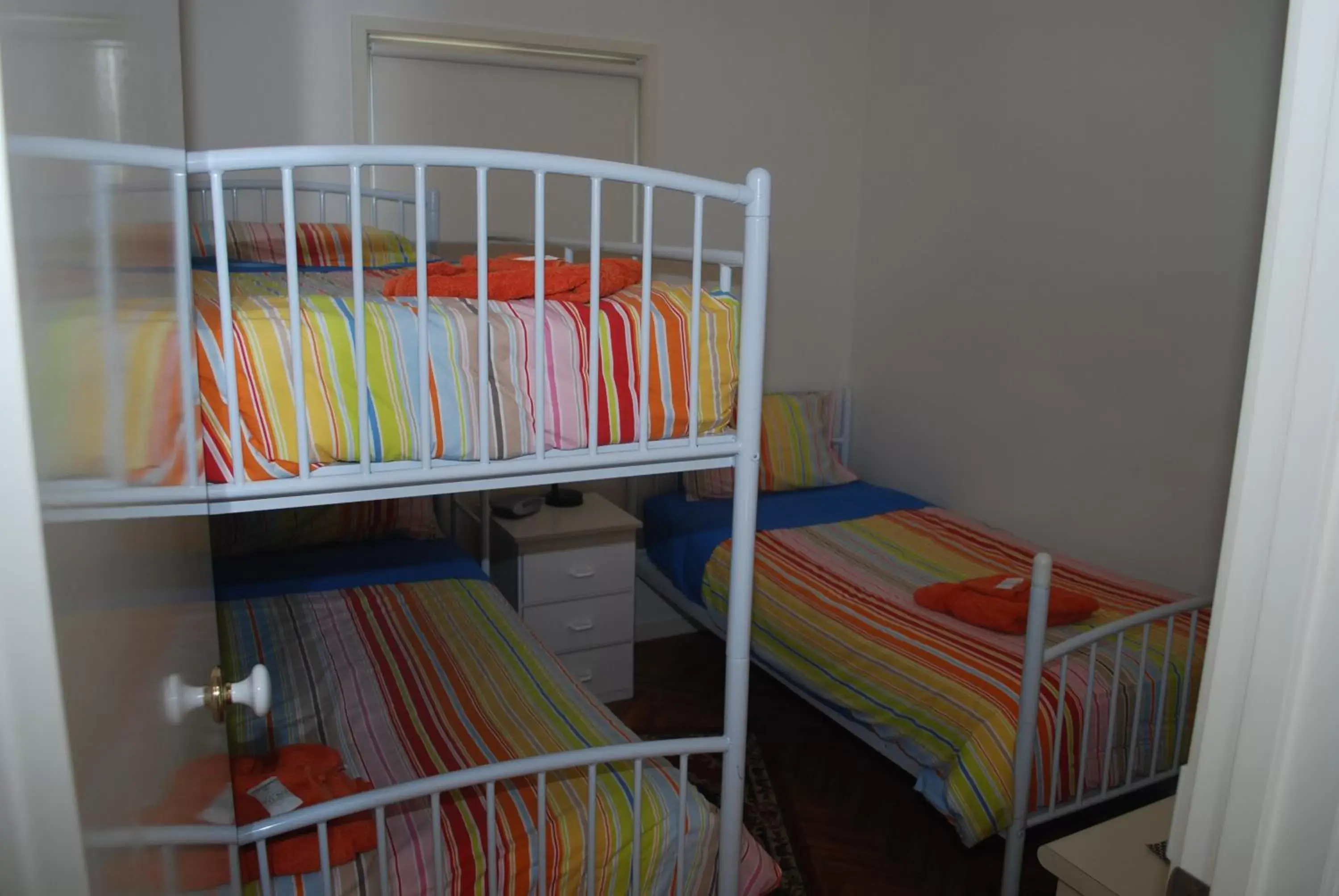 Photo of the whole room, Bunk Bed in Lookout Holiday Units